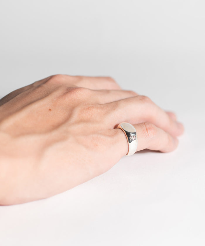 SMALL SIGNET RING
