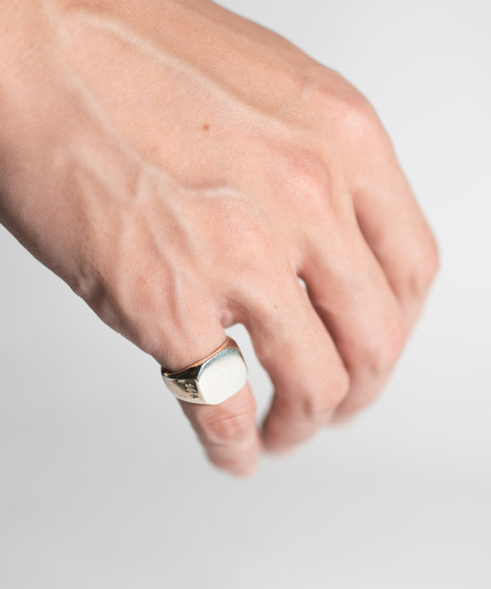 SIGNET RING
