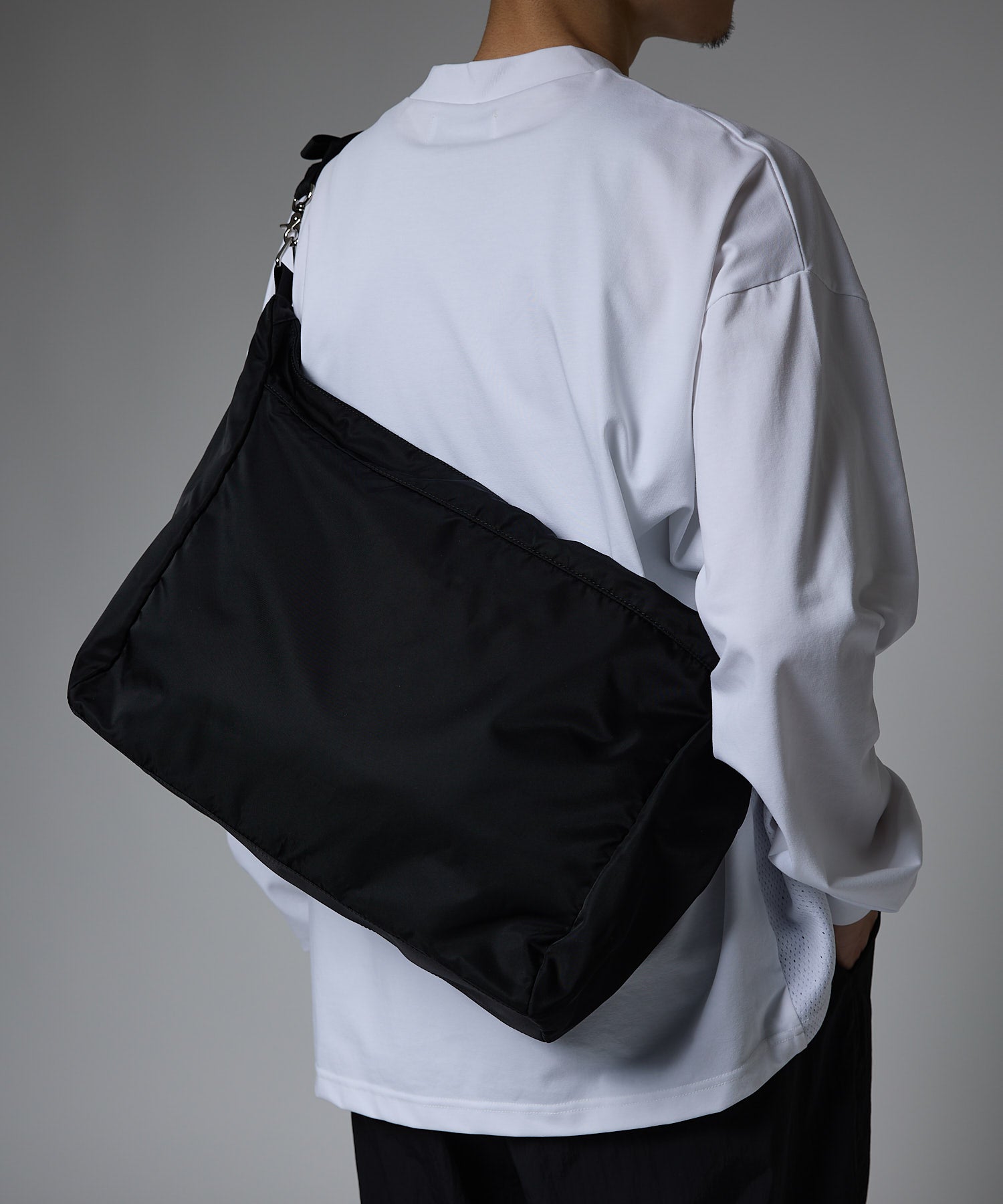 POUCH SHOULDER BAG
