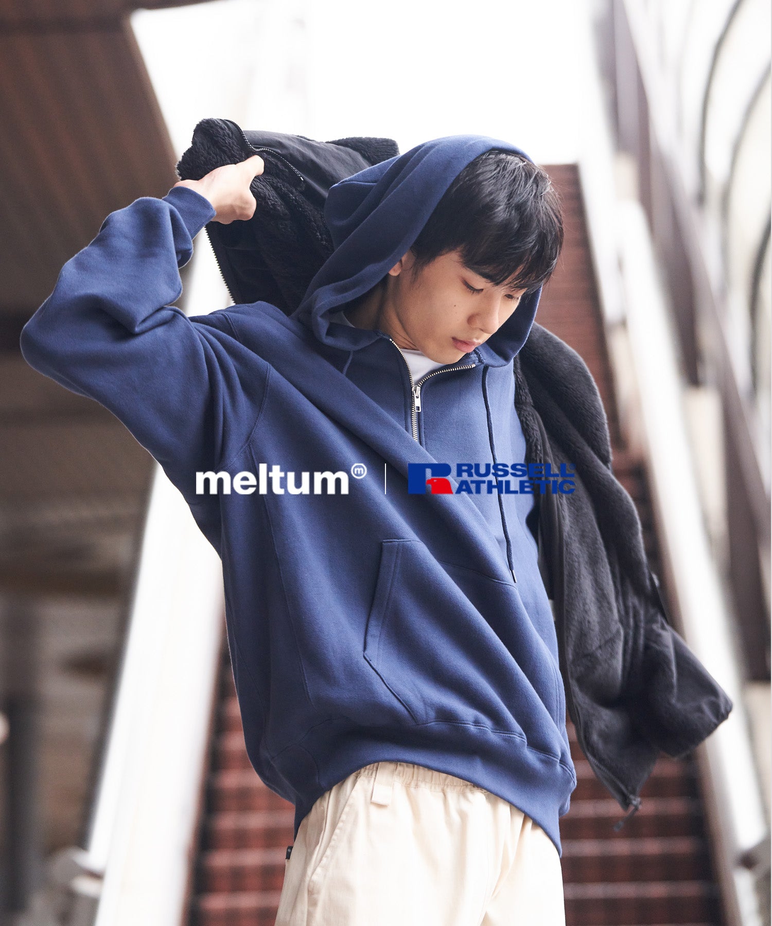 meltum × RUSSELL ATHLETIC . HALFZIP SWEATHOODIE