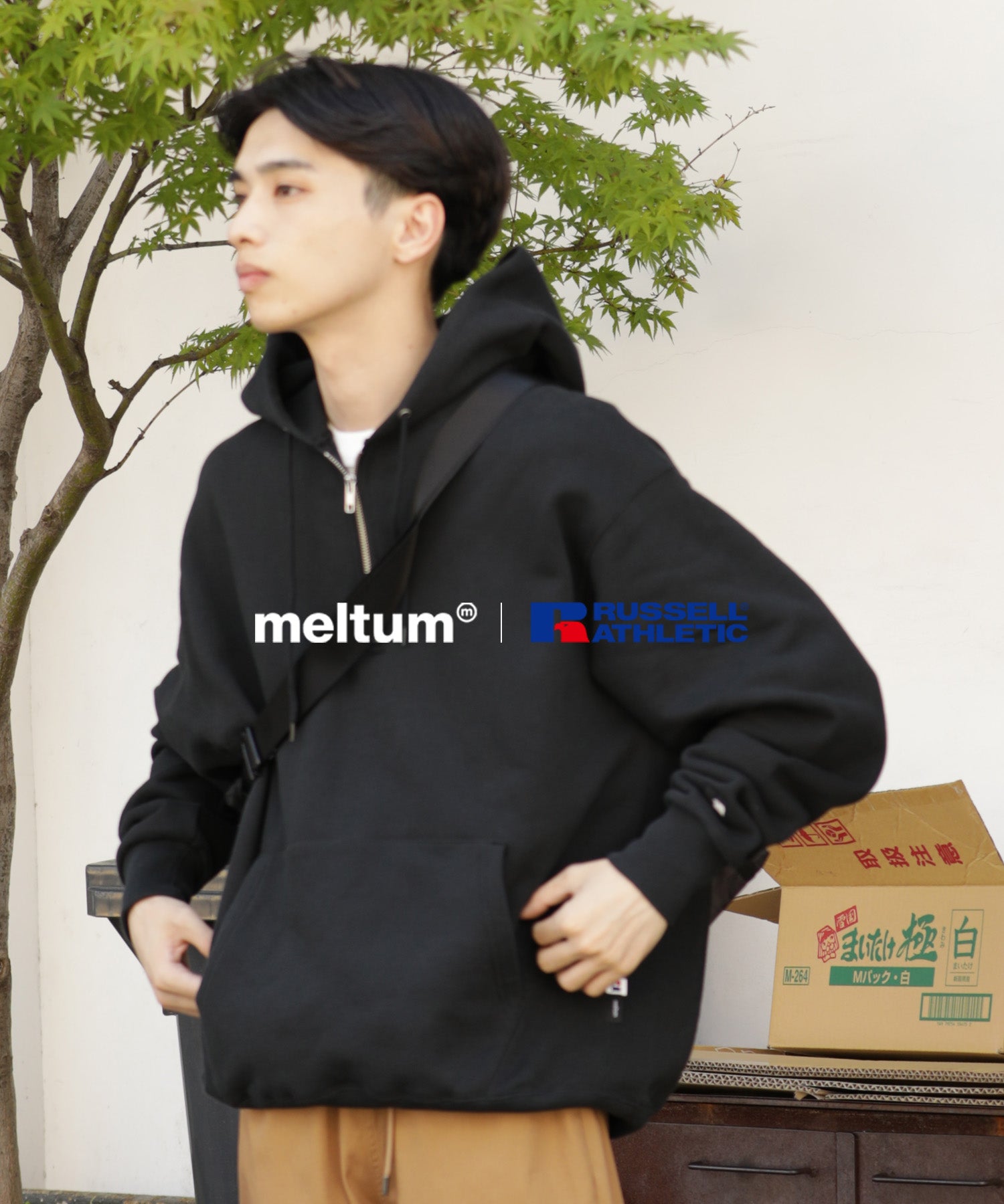 meltum × RUSSELL ATHLETIC . HALFZIP SWEATHOODIE