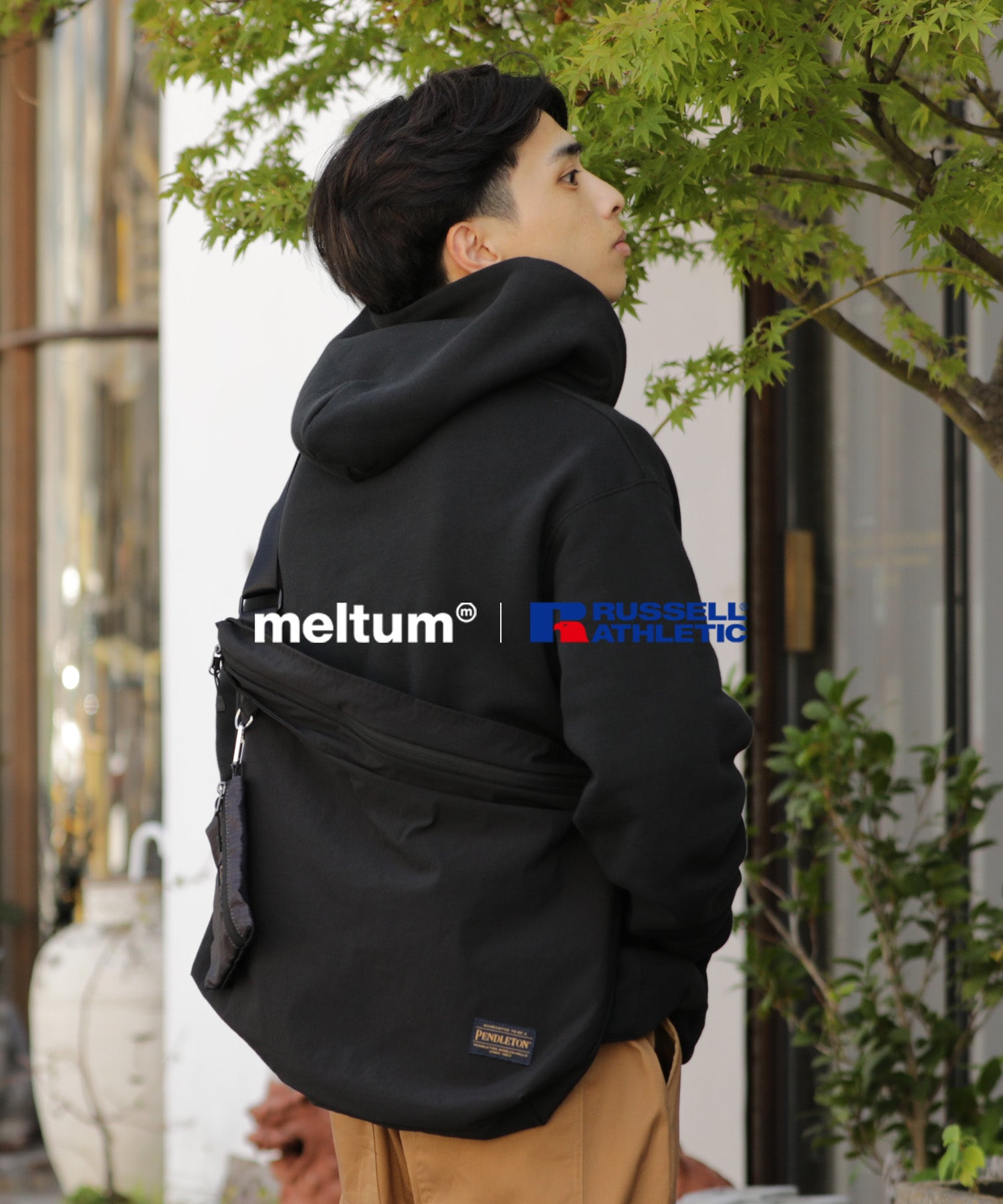 meltum × RUSSELL ATHLETIC . HALFZIP SWEATHOODIE