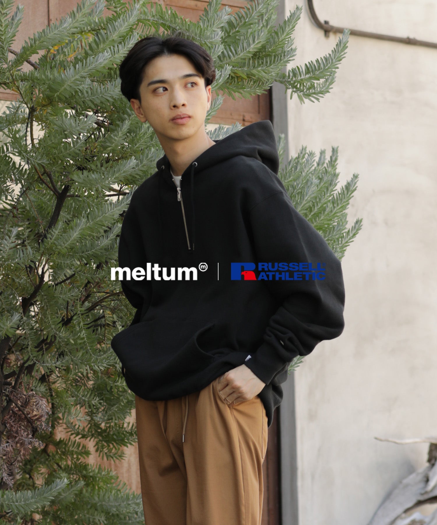 meltum × RUSSELL ATHLETIC . HALFZIP SWEATHOODIE