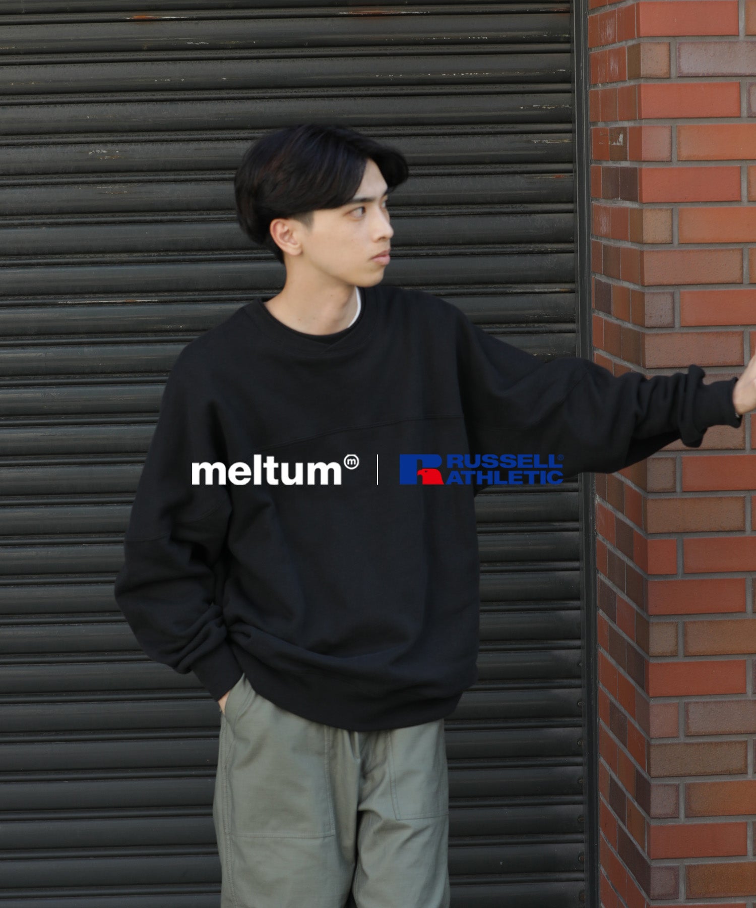 meltum × RUSSELL ATHLETIC . CAP SHOULDER SWEATSHIRT