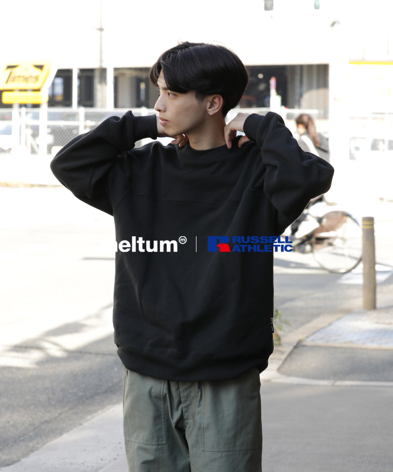 meltum × RUSSELL ATHLETIC . CAP SHOULDER SWEATSHIRT