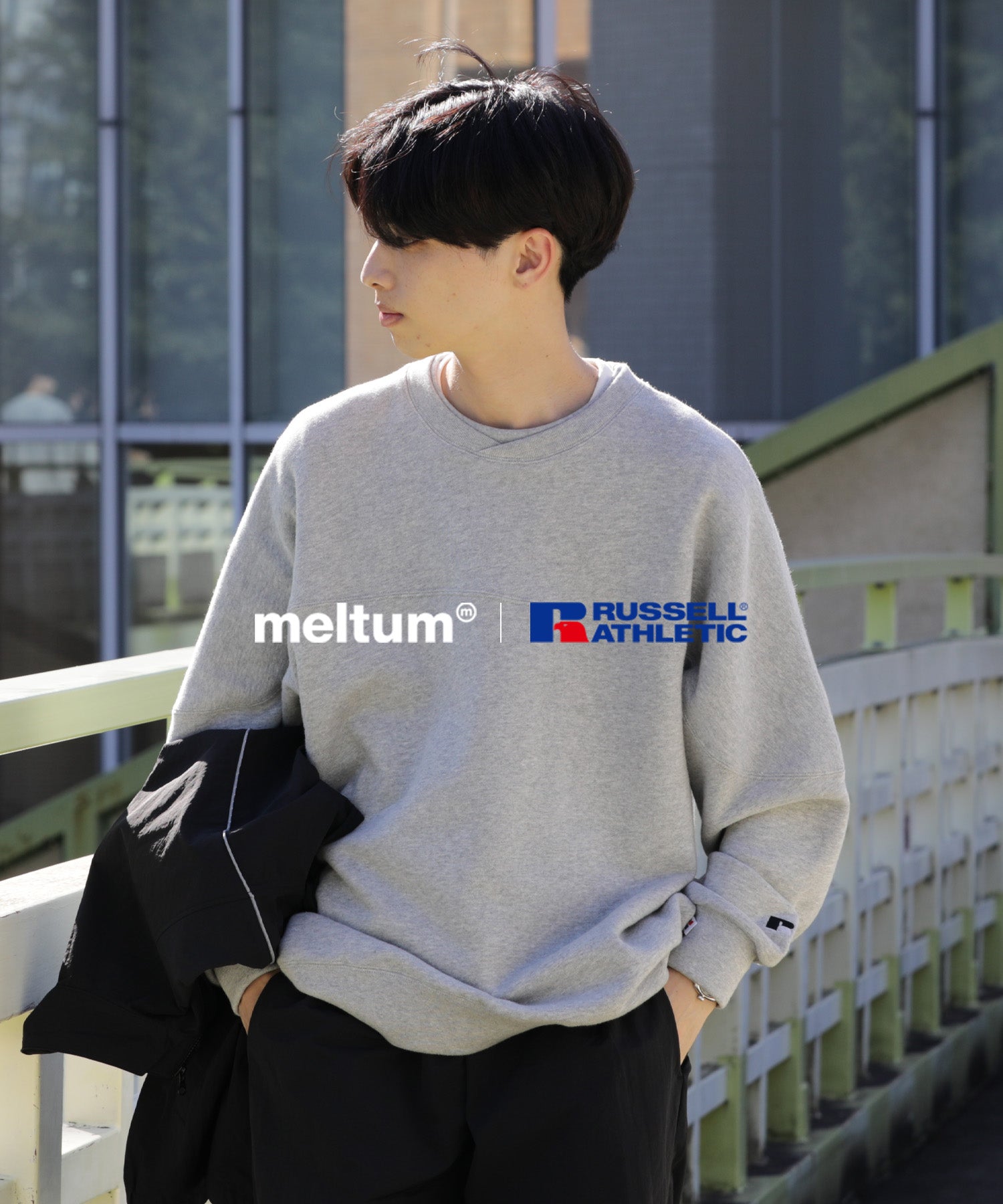 meltum × RUSSELL ATHLETIC . CAP SHOULDER SWEATSHIRT