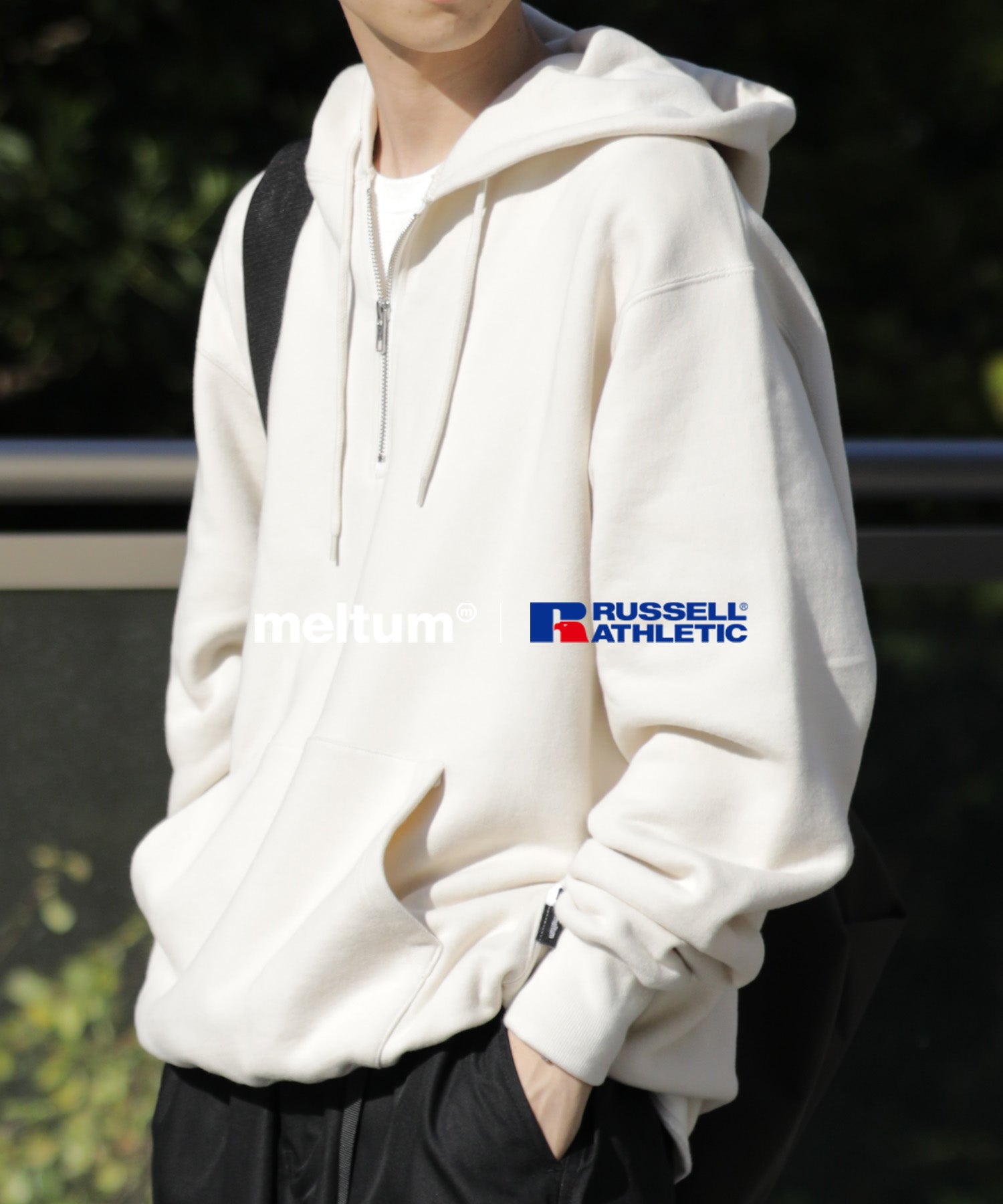 meltum × RUSSELL ATHLETIC . HALFZIP SWEATHOODIE