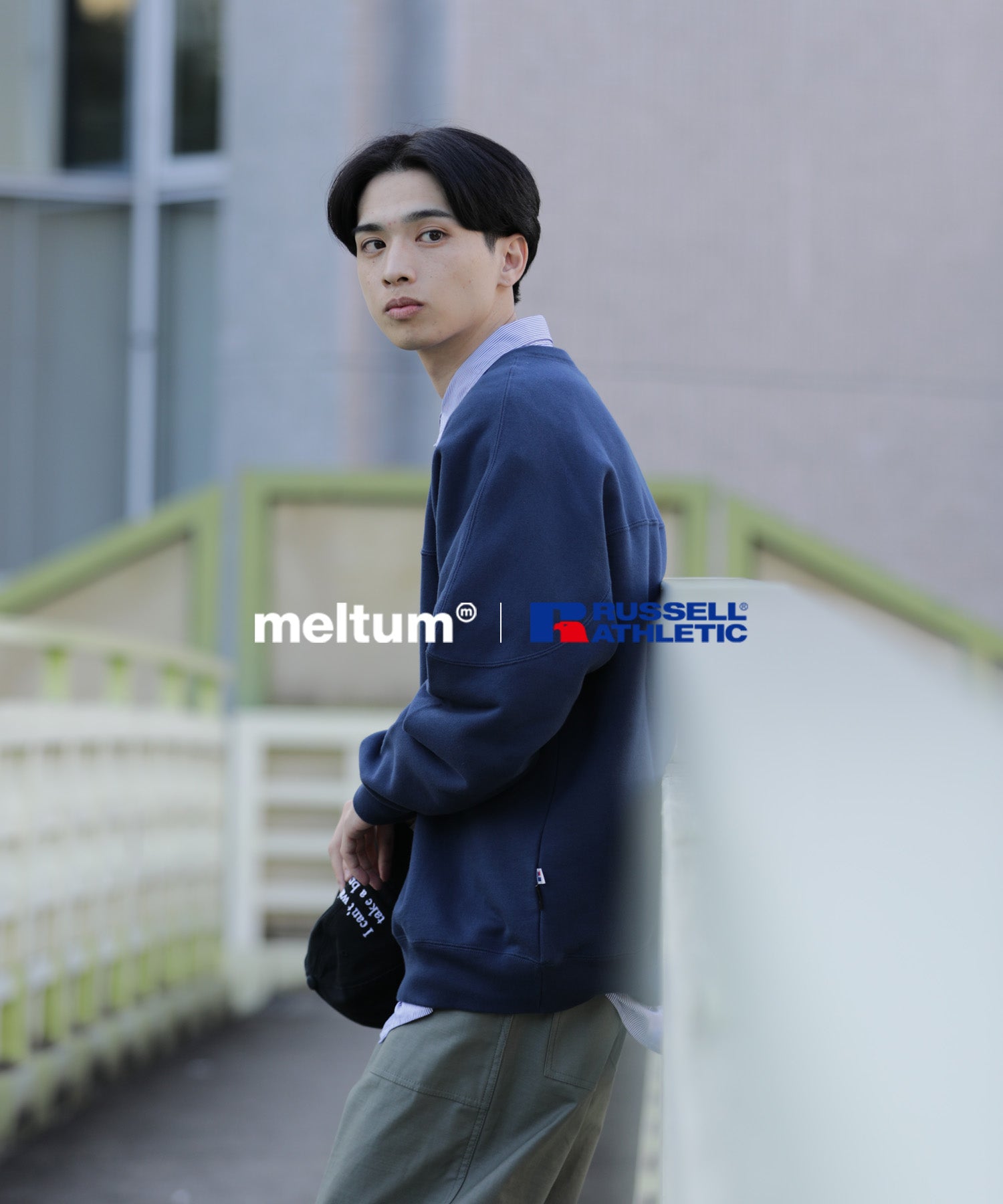 meltum × RUSSELL ATHLETIC . CAP SHOULDER SWEATSHIRT