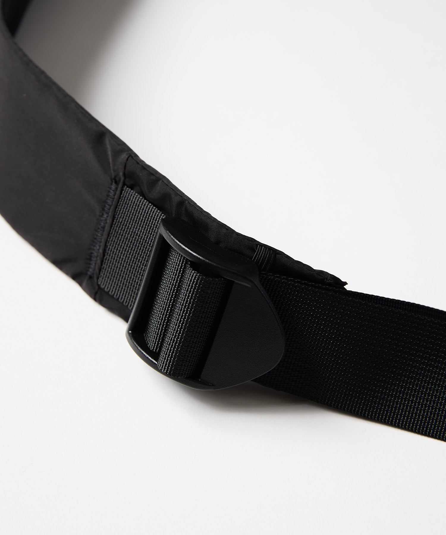 COMPACT MESSENGER BAG