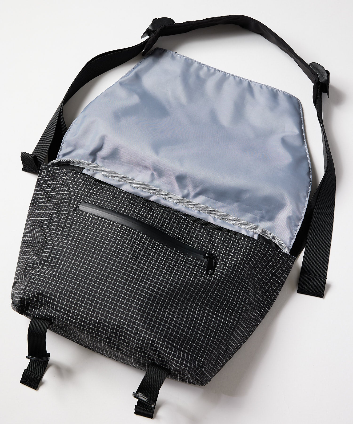 COMPACT MESSENGER BAG