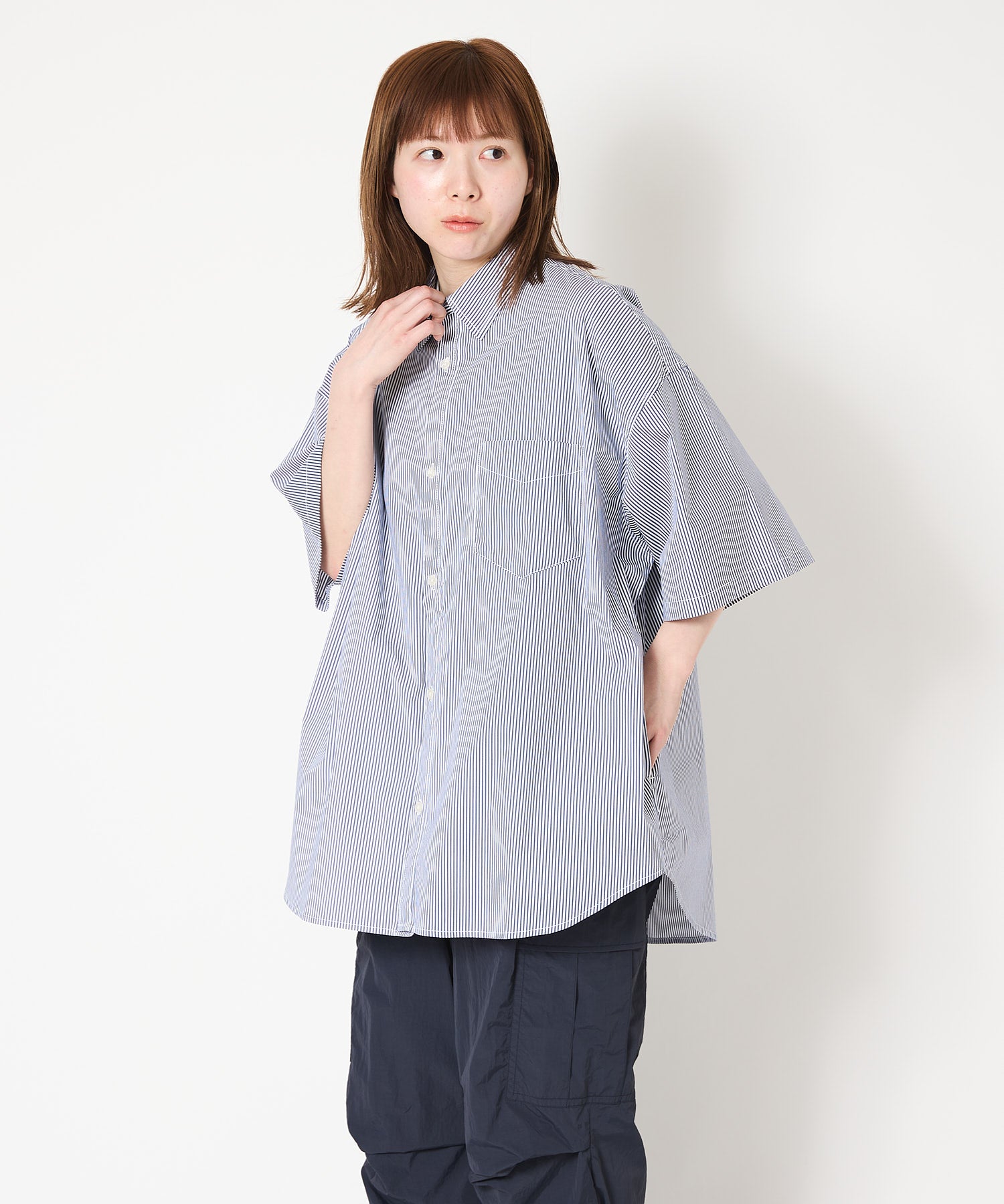 宽松条纹短袖衬衫