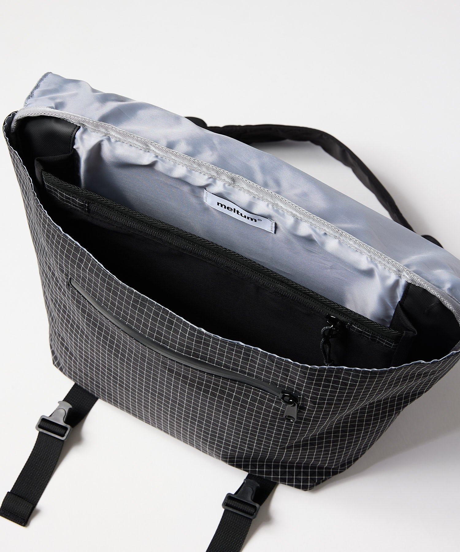 COMPACT MESSENGER BAG