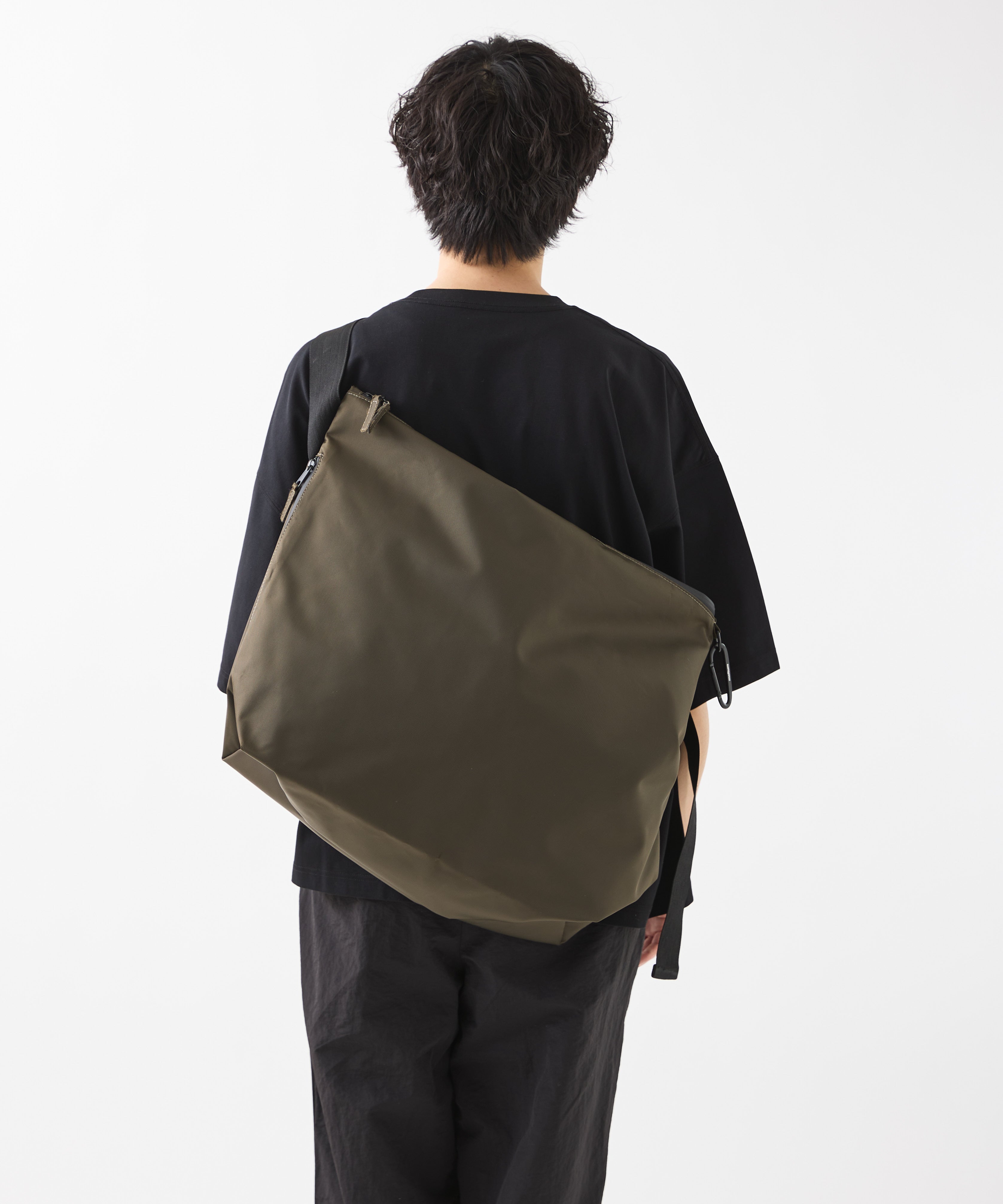 NYLON MESSENGER BAG