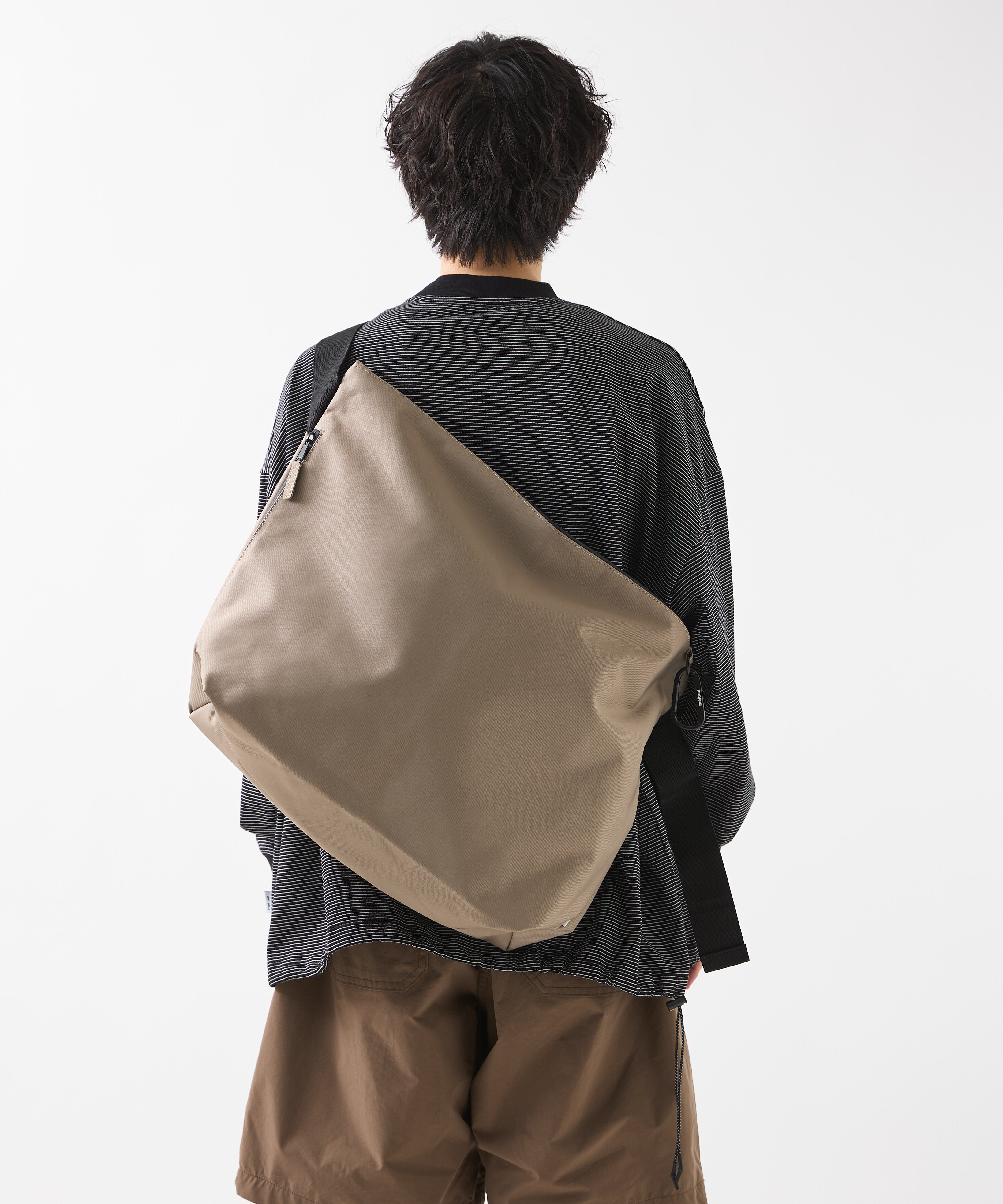 NYLON MESSENGER BAG