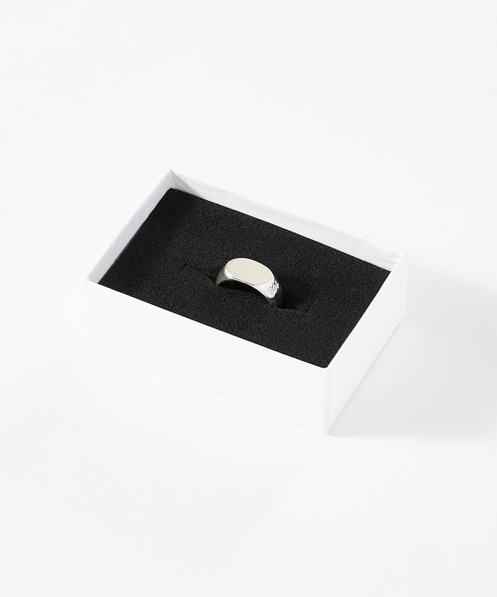 SATIN SMALL SIGNET RING