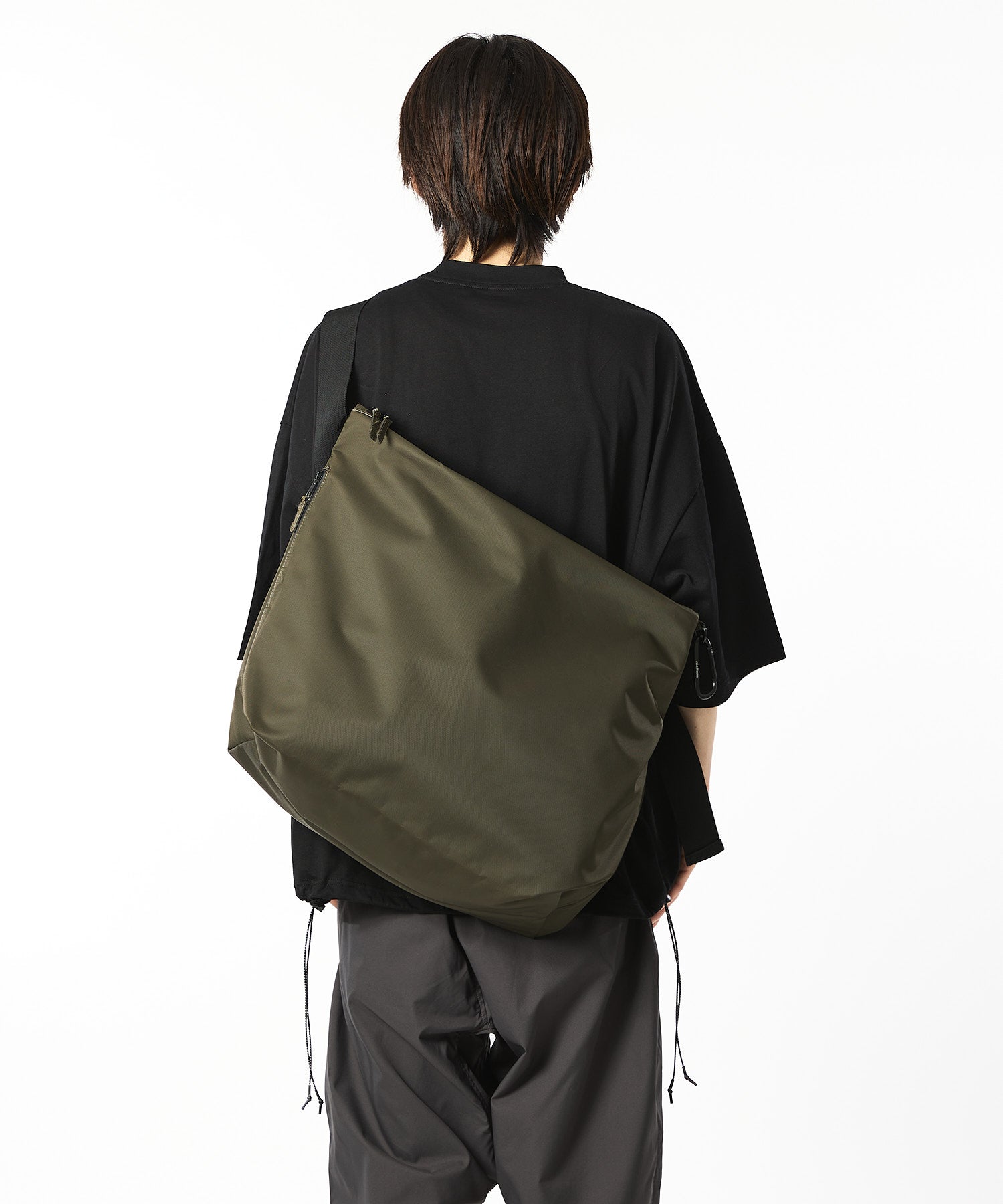 NYLON MESSENGER BAG
