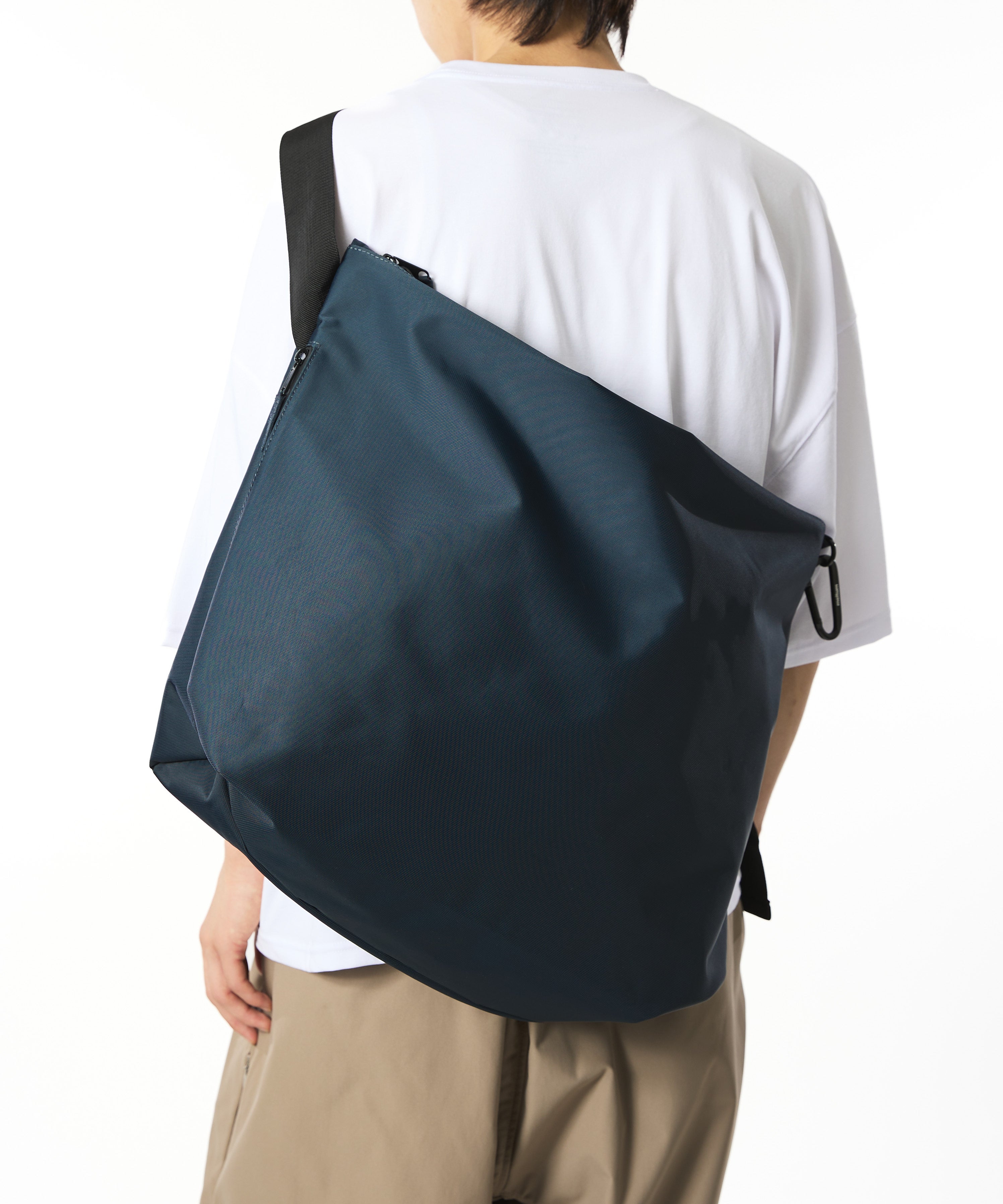 NYLON MESSENGER BAG