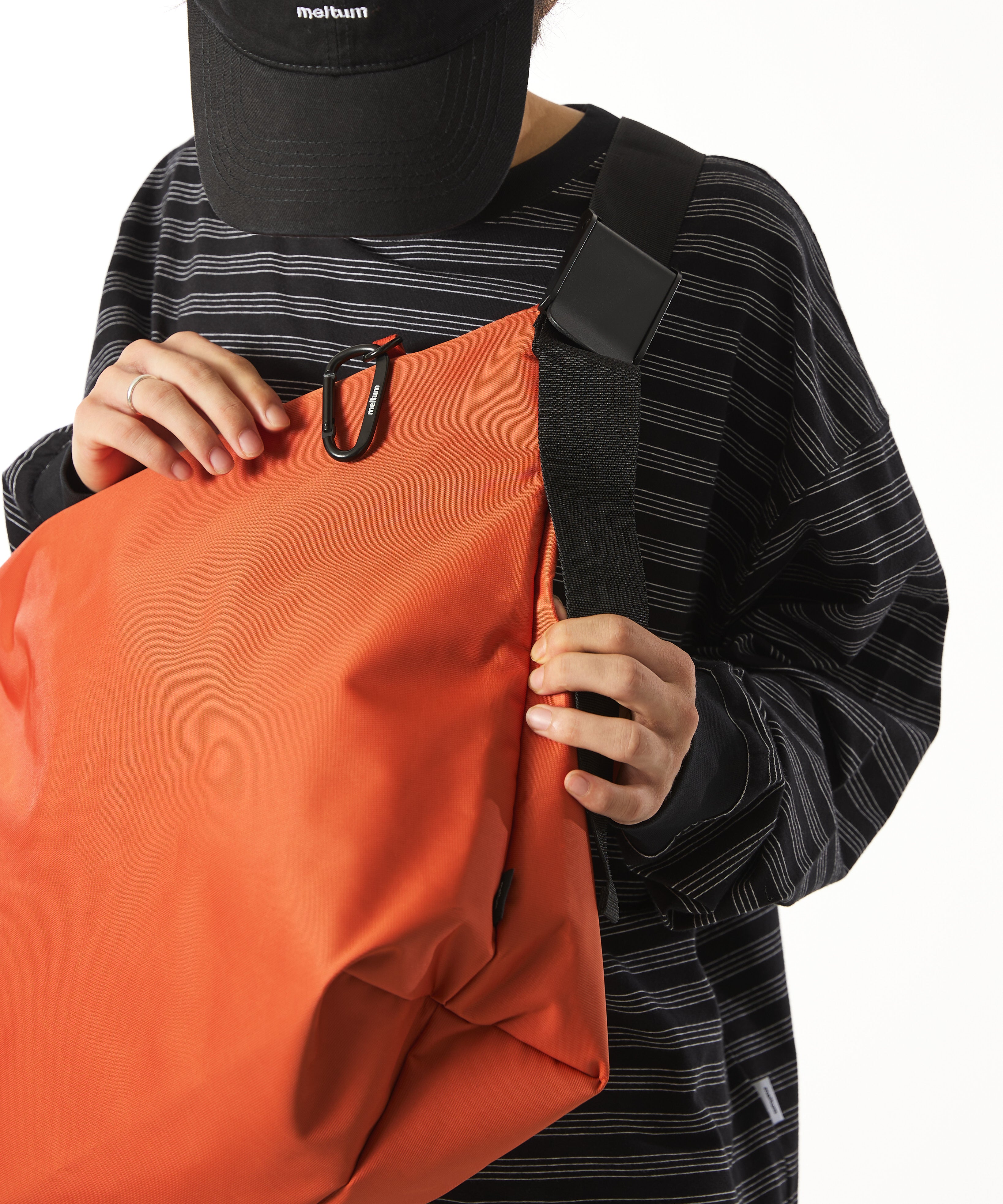 NYLON MESSENGER BAG