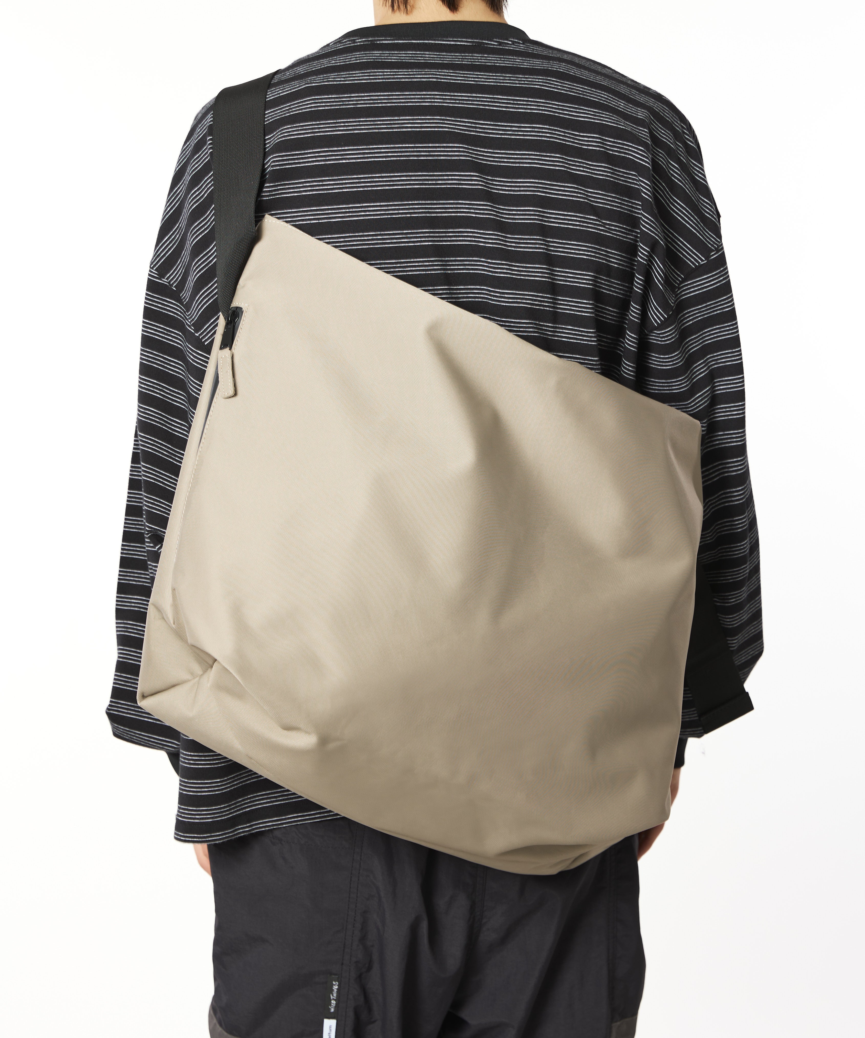 NYLON MESSENGER BAG