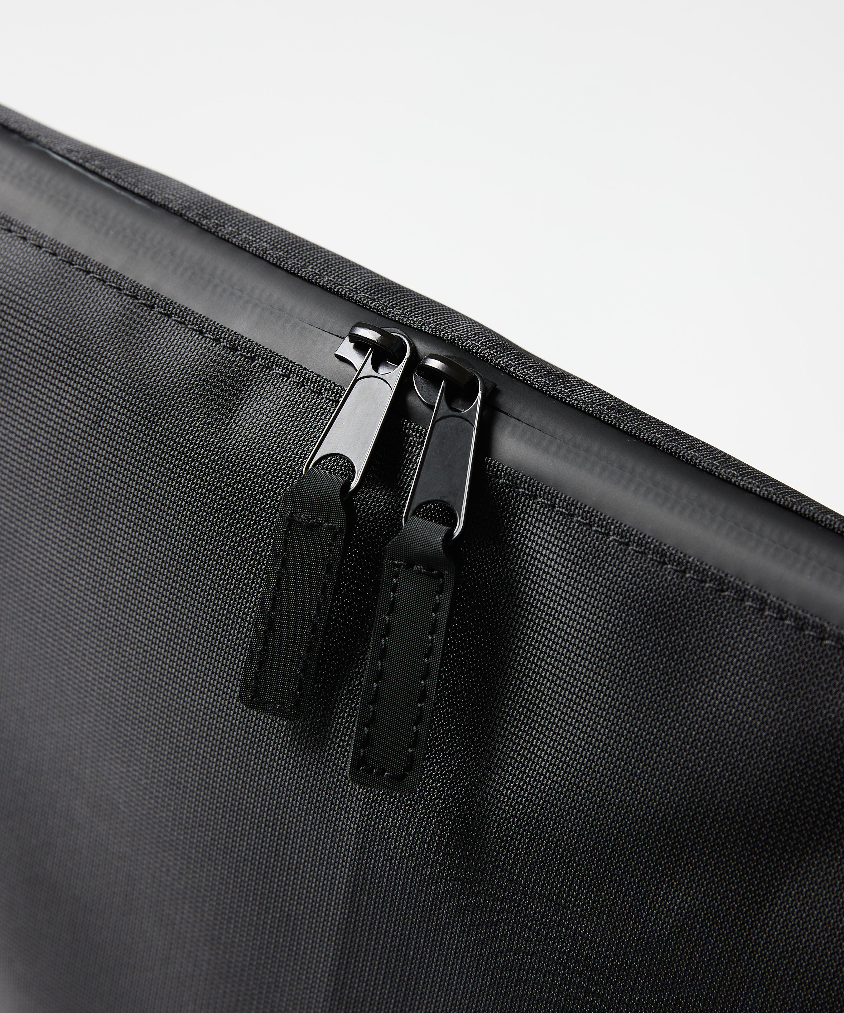 NYLON MESSENGER BAG(M)