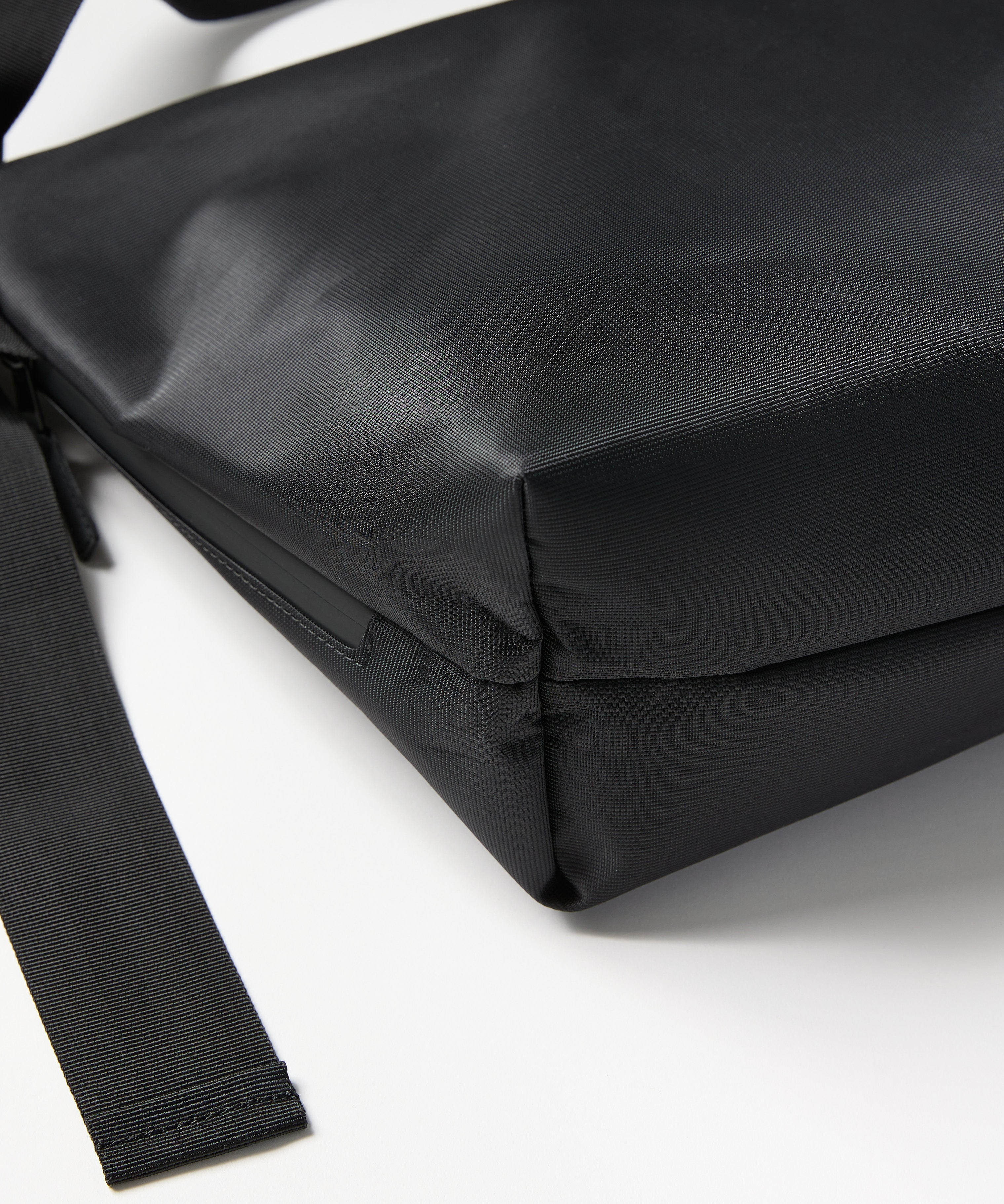 NYLON MESSENGER BAG(M)