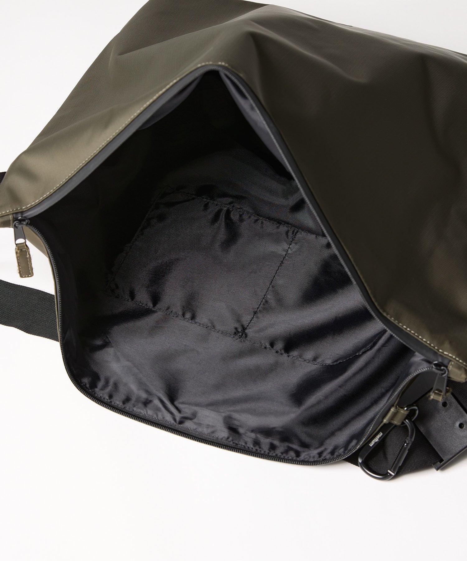 NYLON MESSENGER BAG