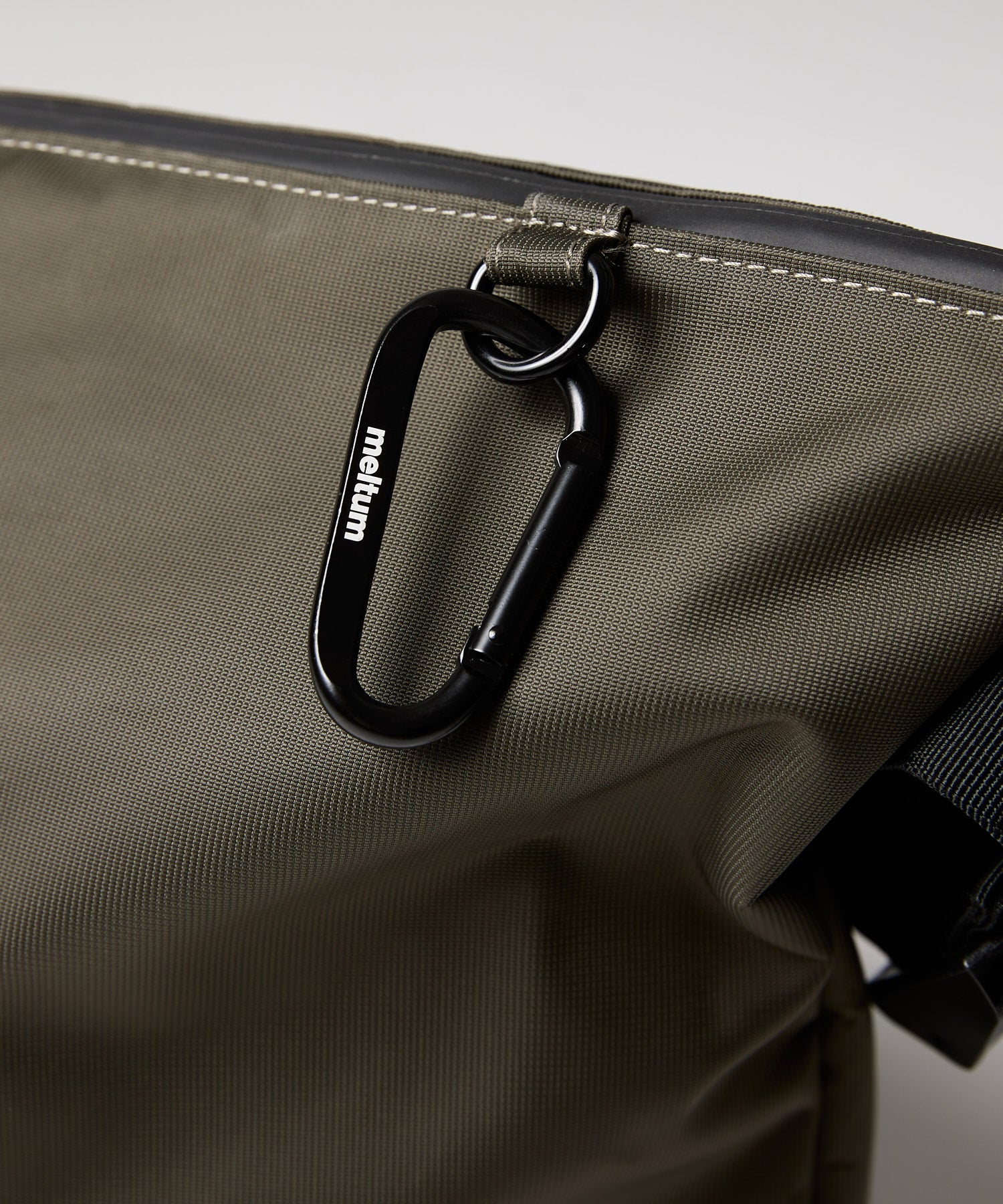 NYLON MESSENGER BAG