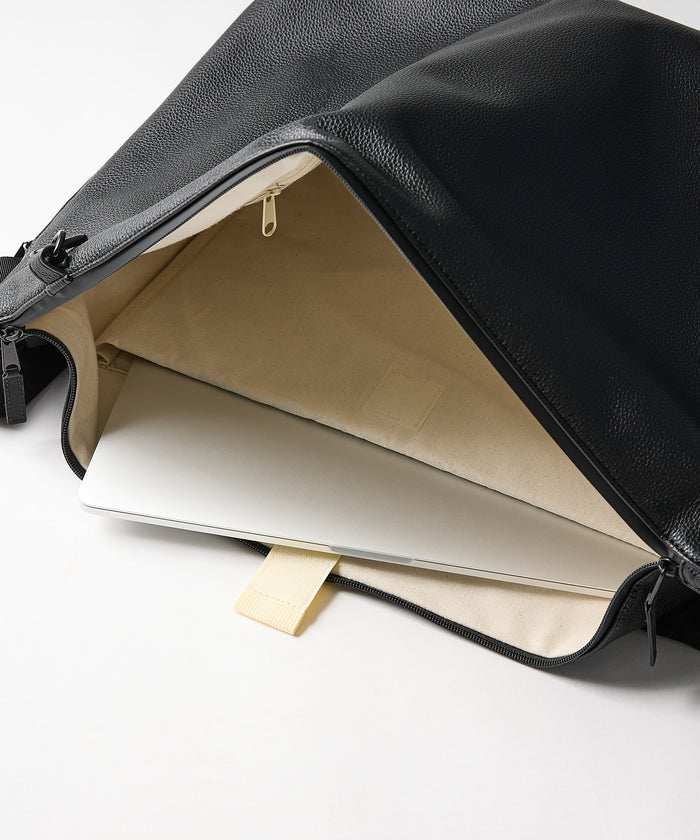 LEATHER MESSENGER BAG