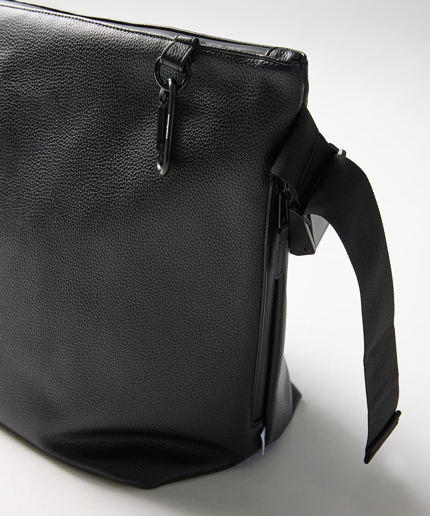 LEATHER MESSENGER BAG