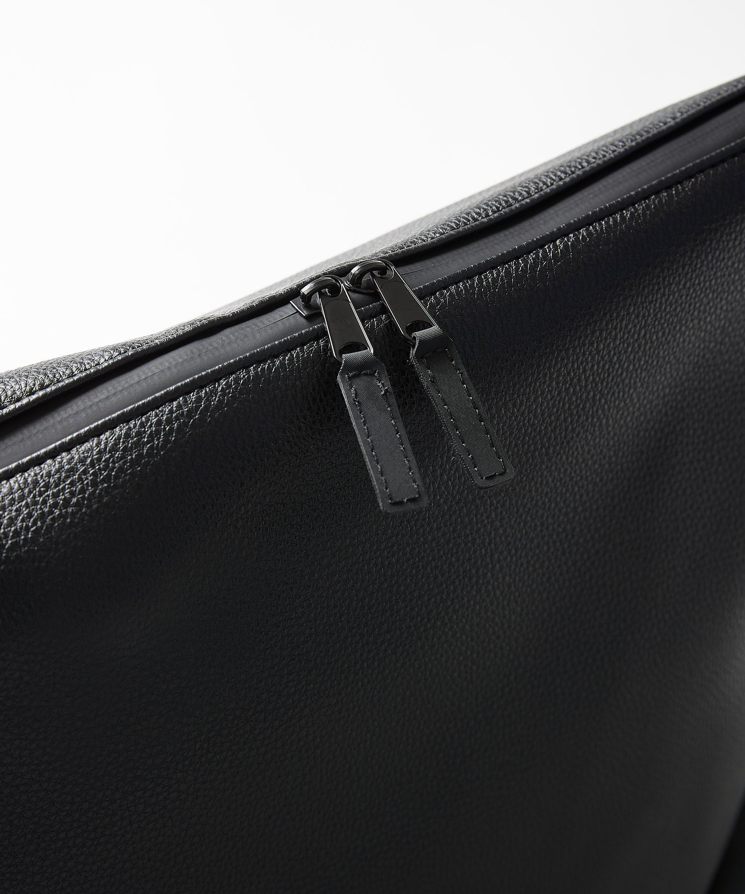 LEATHER MESSENGER BAG