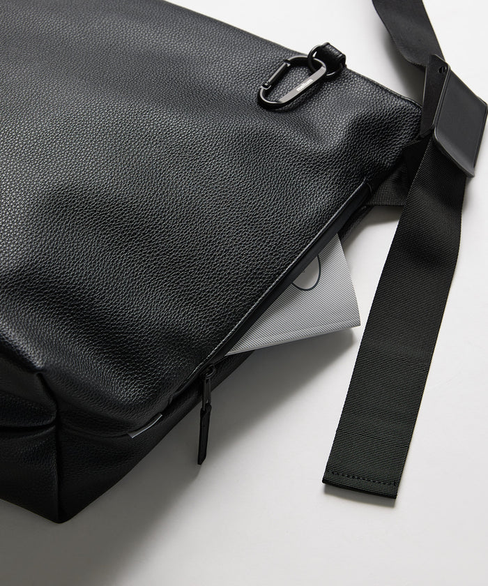 LEATHER MESSENGER BAG