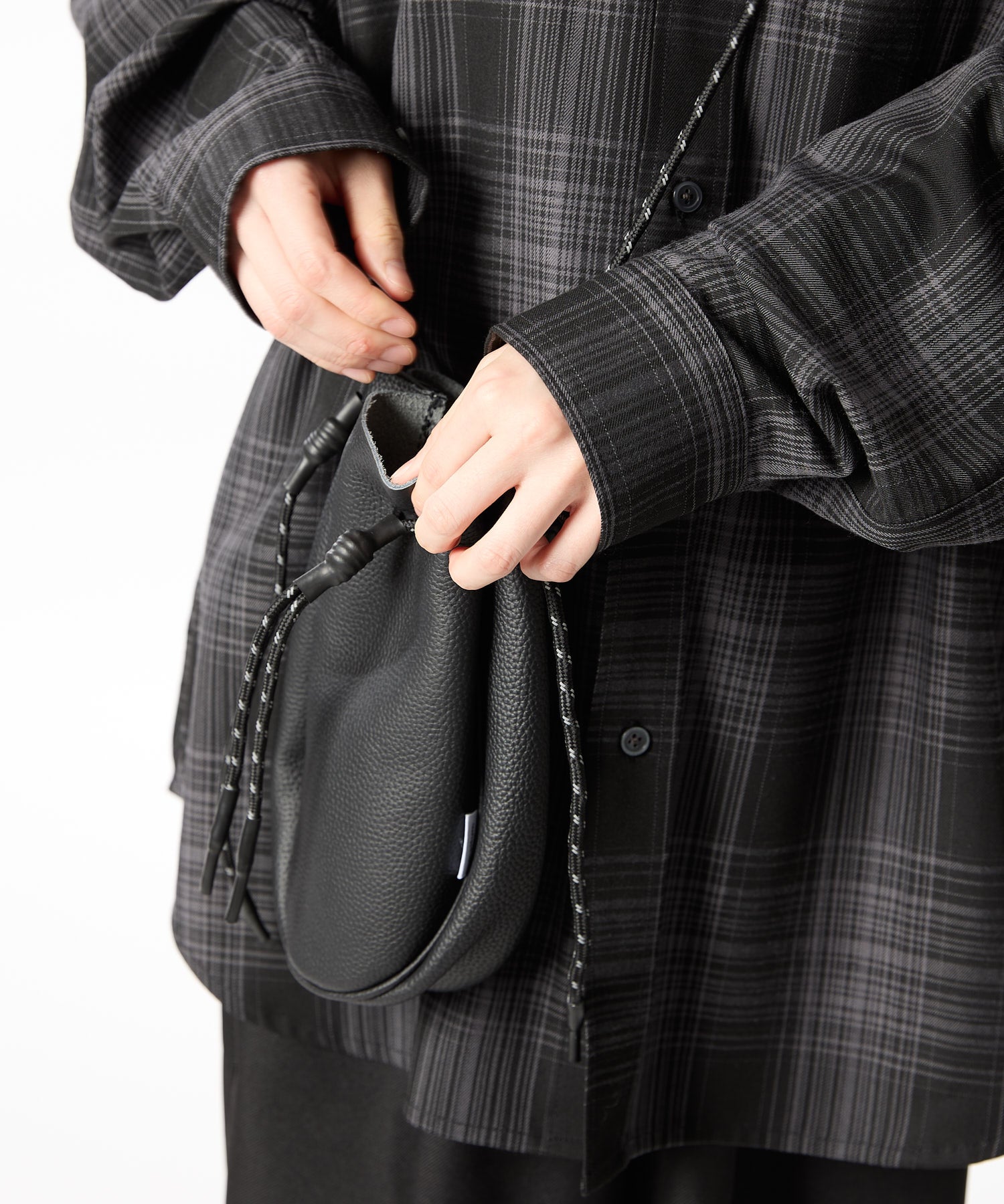【2025.9.12 FRI 18:00~ IN STOCK】LEATHER DRAWSTRING BAG