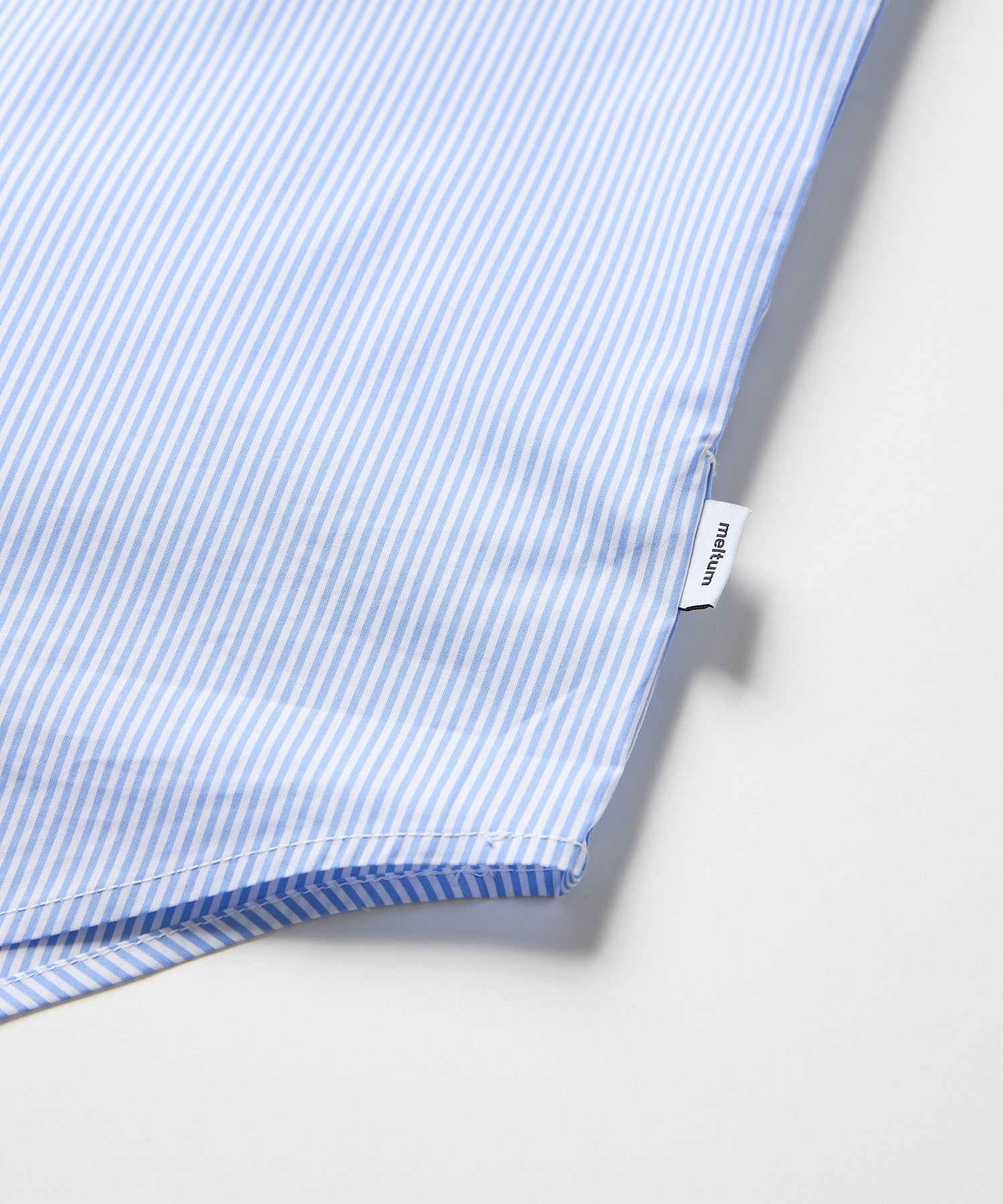 宽松条纹短袖衬衫