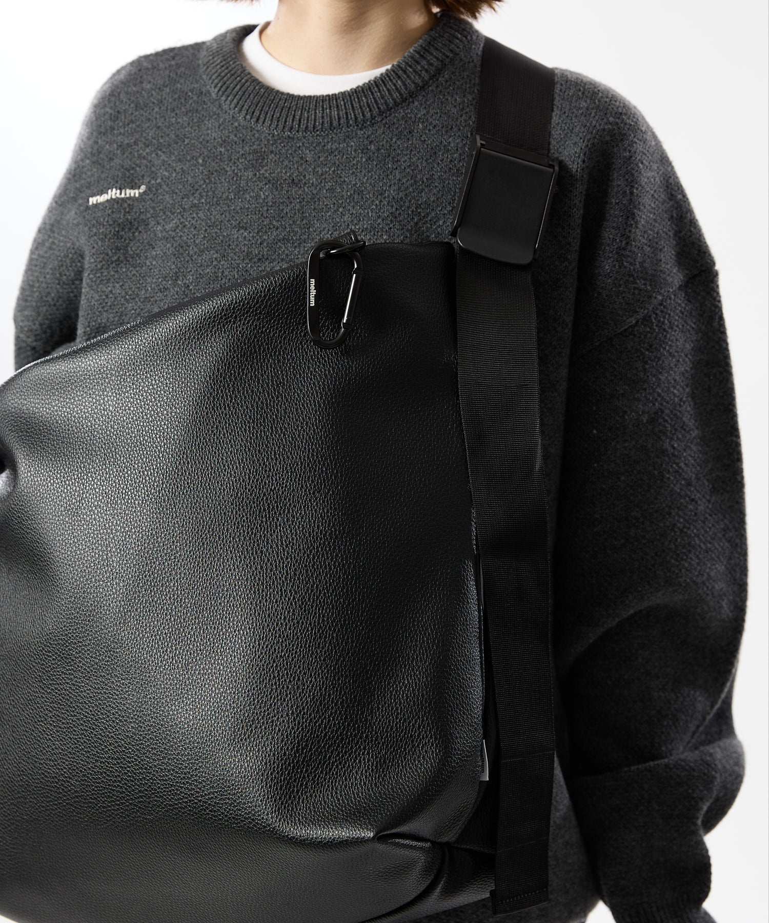 LEATHER MESSENGER BAG