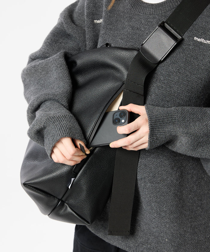 LEATHER MESSENGER BAG