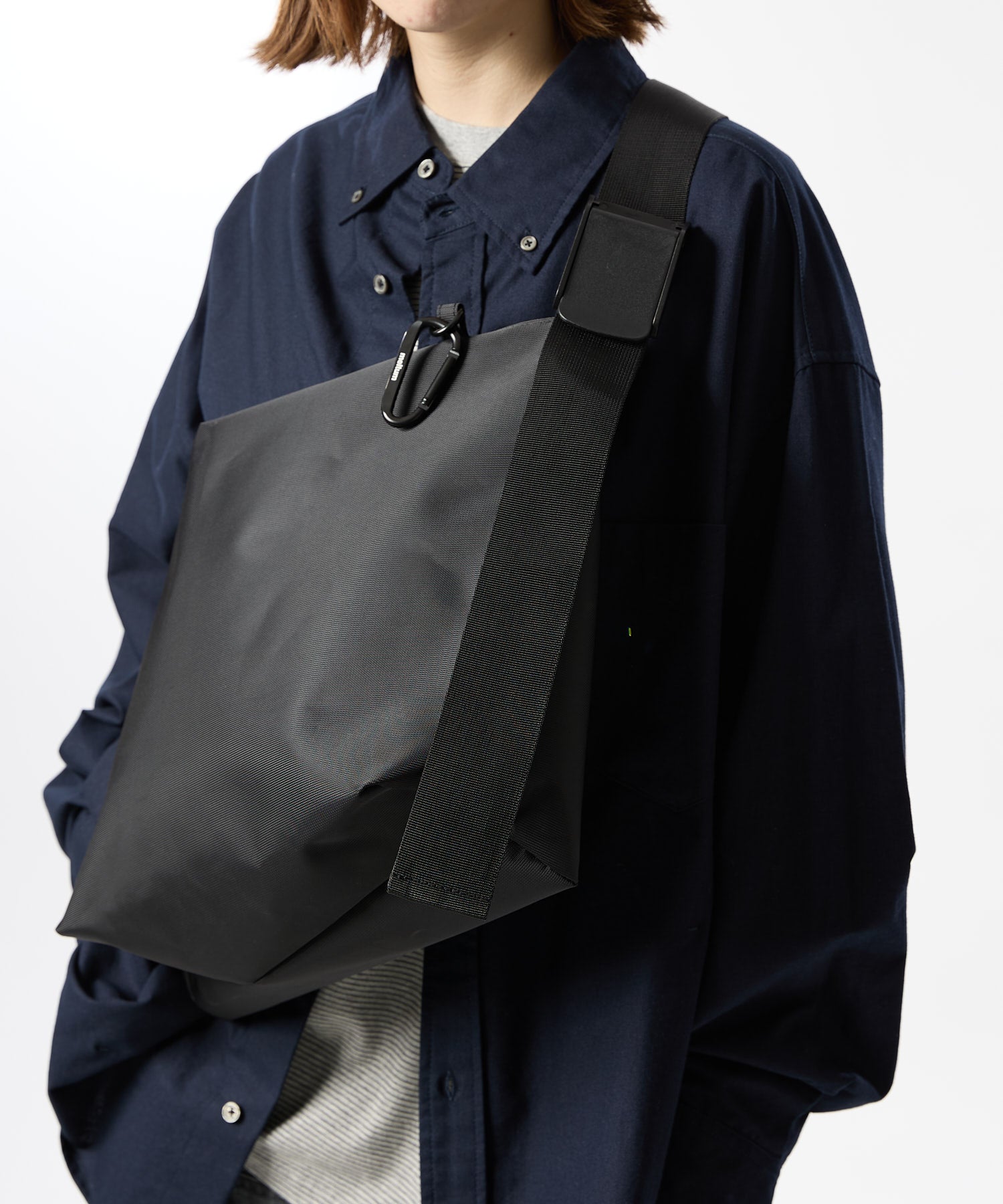 NYLON MESSENGER BAG(M)