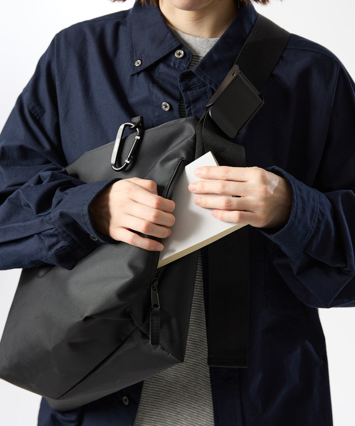 NYLON MESSENGER BAG(M)