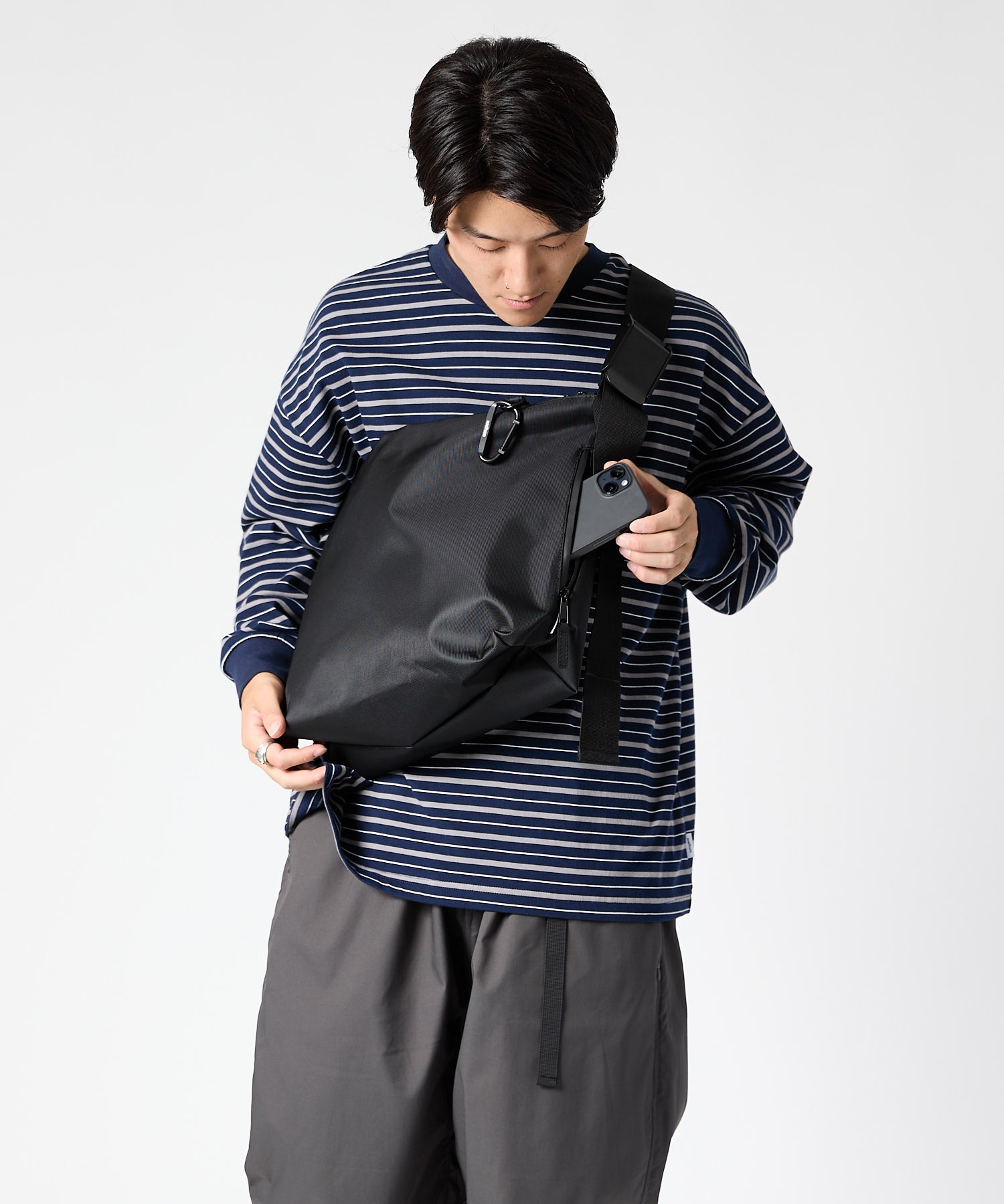 NYLON MESSENGER BAG(M)