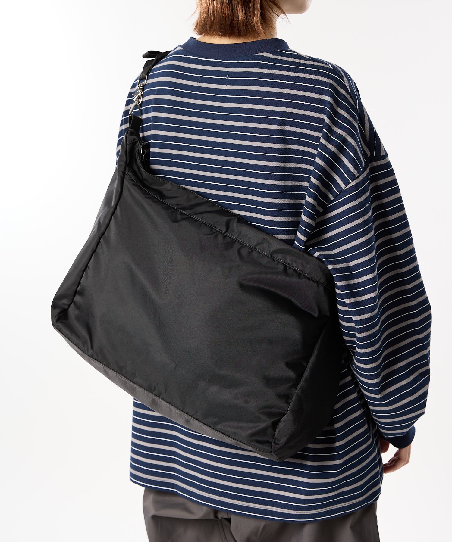POUCH SHOULDER BAG