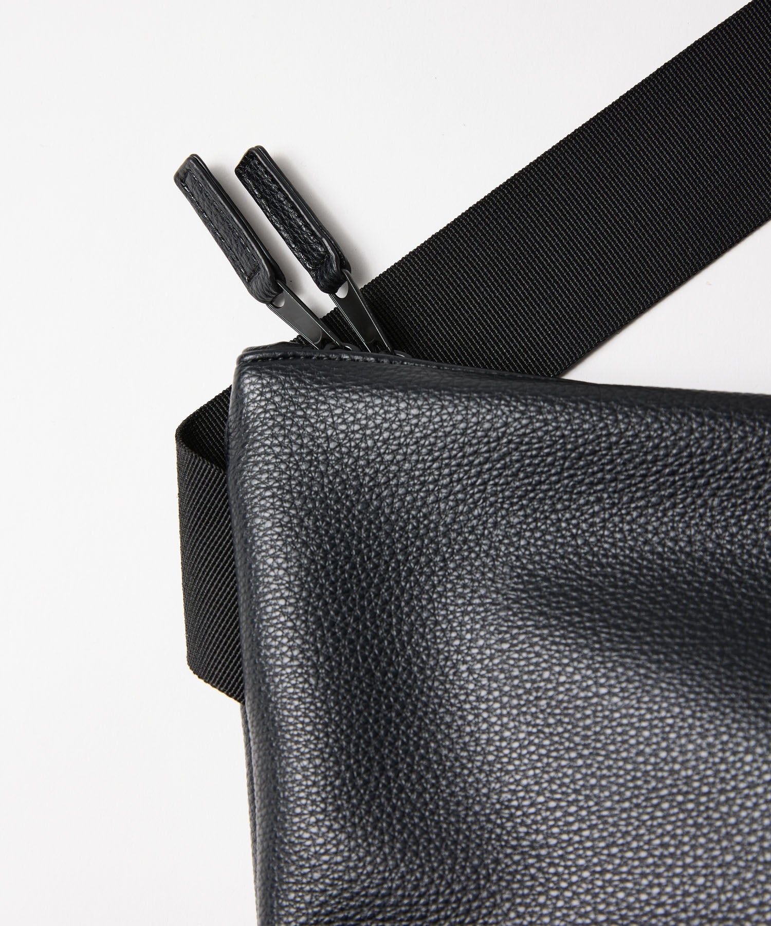 LEATHER MESSENGER BAG(M)