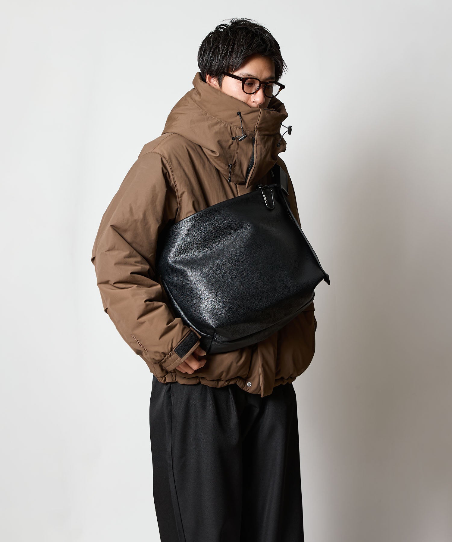 LEATHER MESSENGER BAG(M)