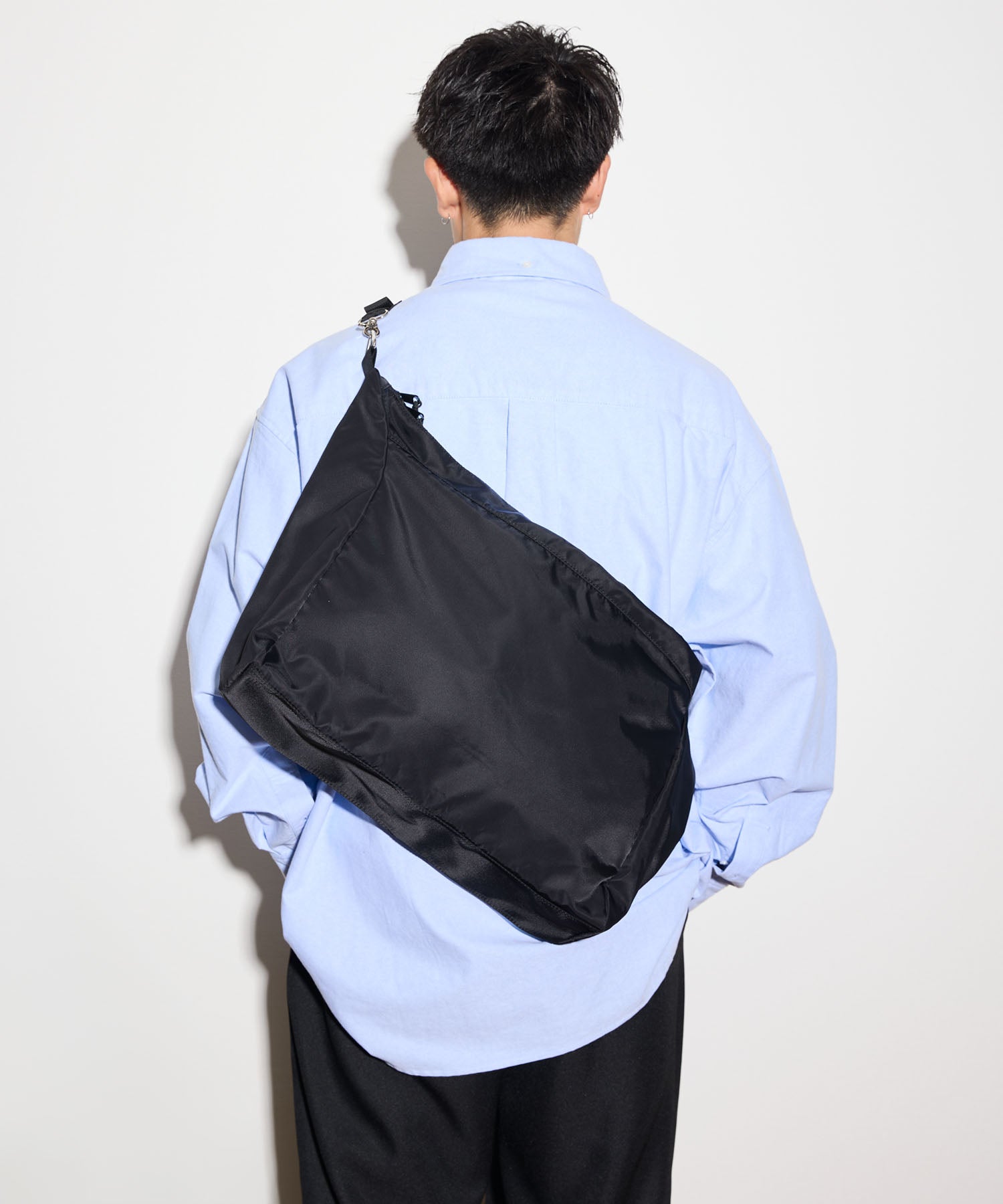 POUCH SHOULDER BAG