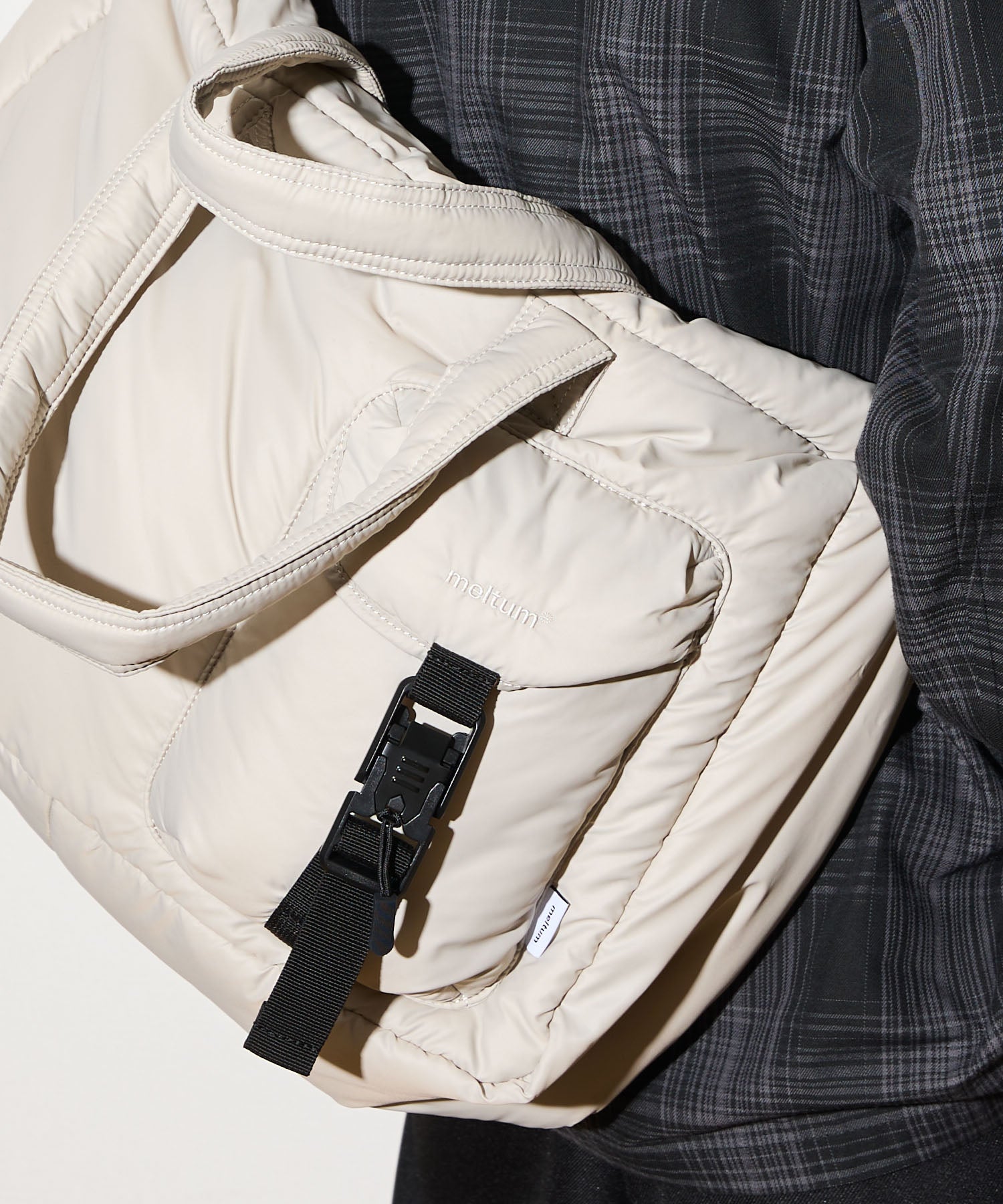 PADDING SHOULDER BAG