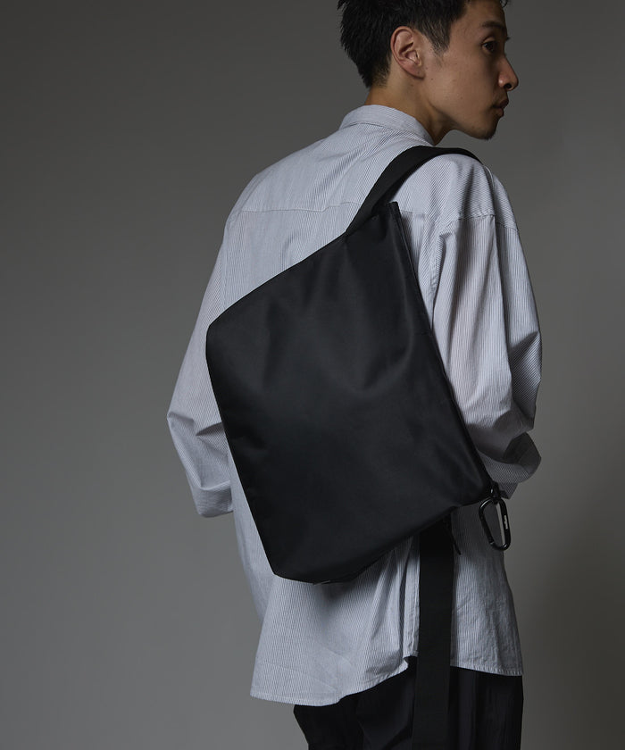 NYLON MESSENGER BAG(M)
