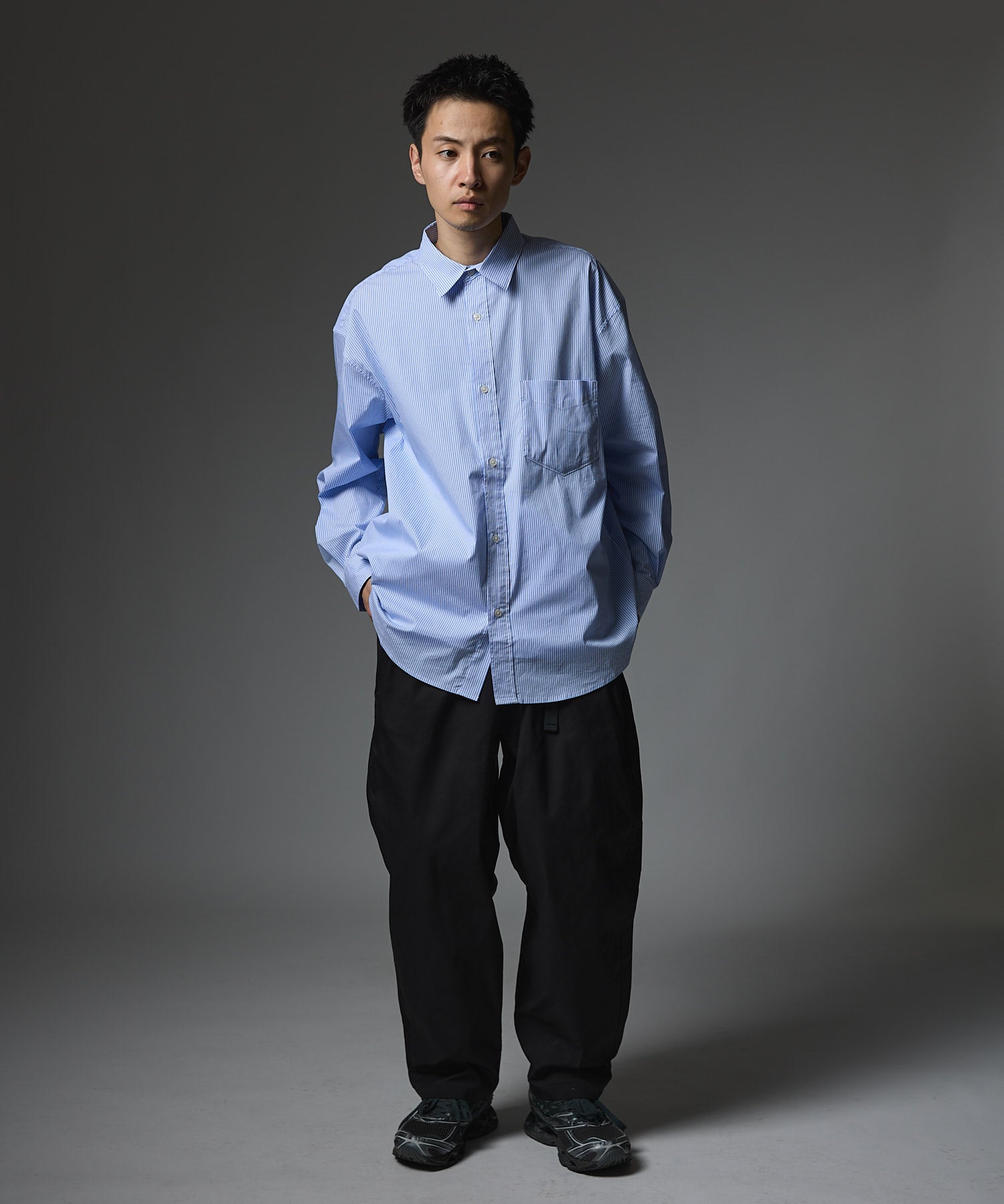 宽松条纹长袖衬衫