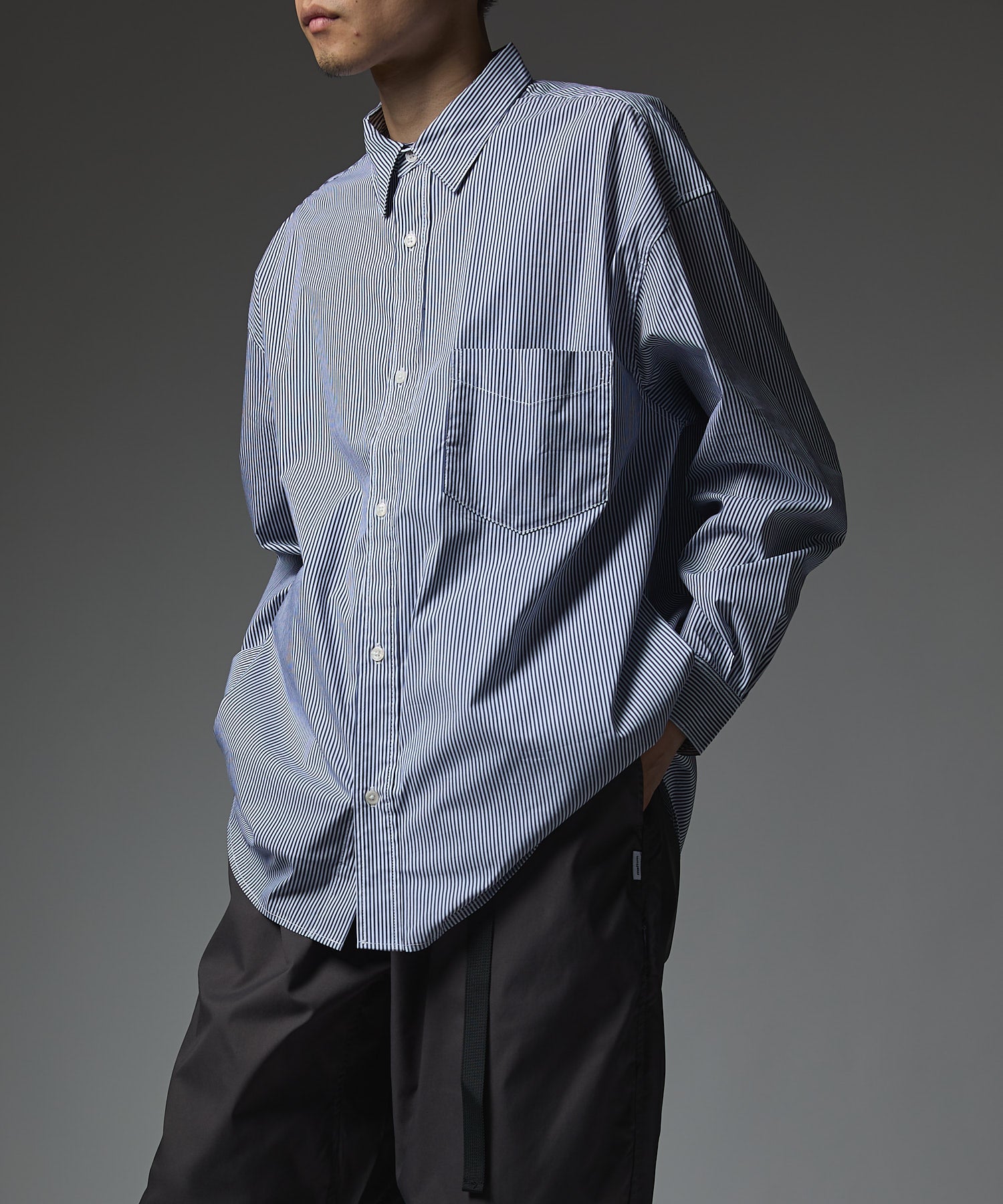 宽松条纹长袖衬衫