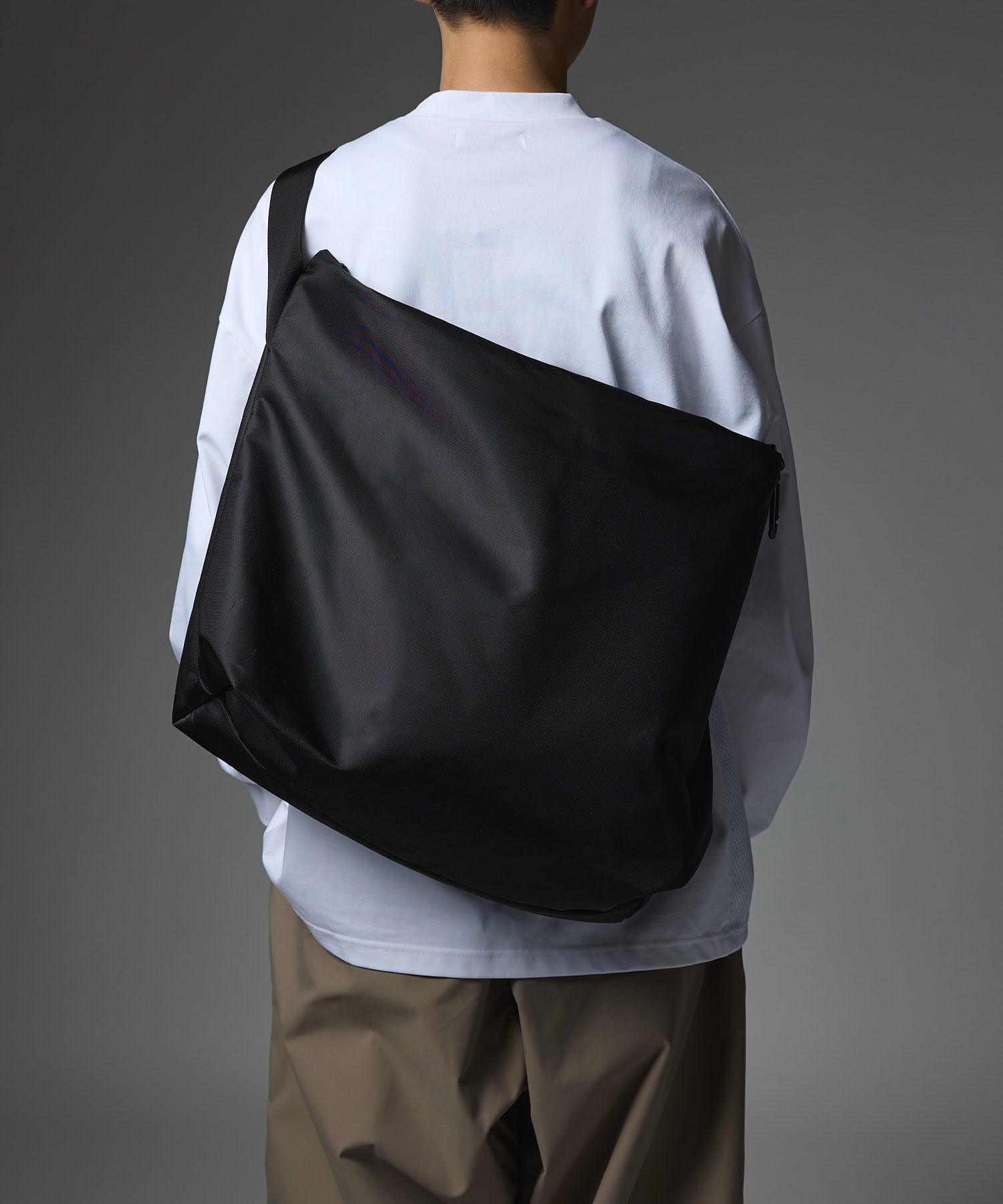 NYLON MESSENGER BAG