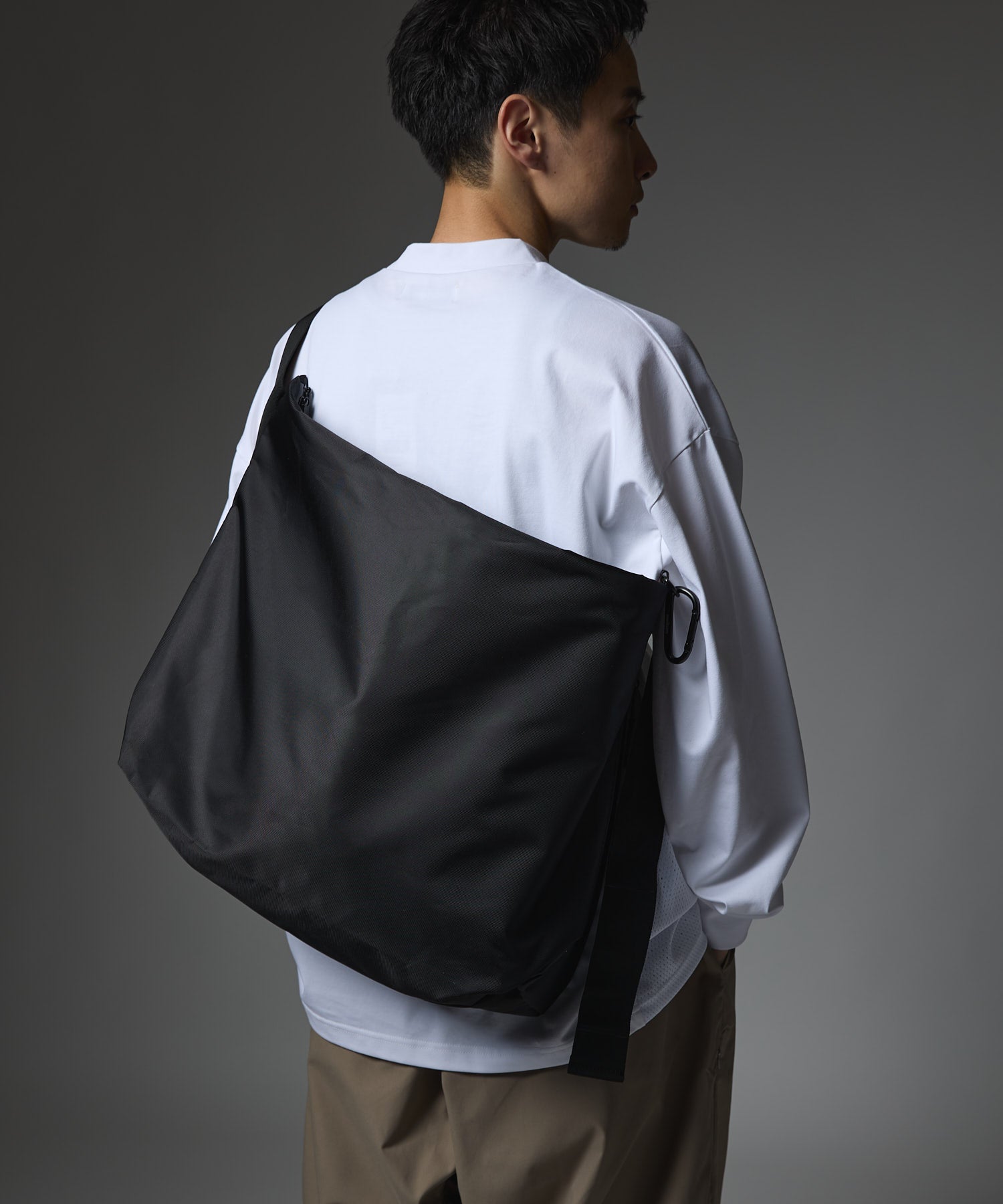 NYLON MESSENGER BAG