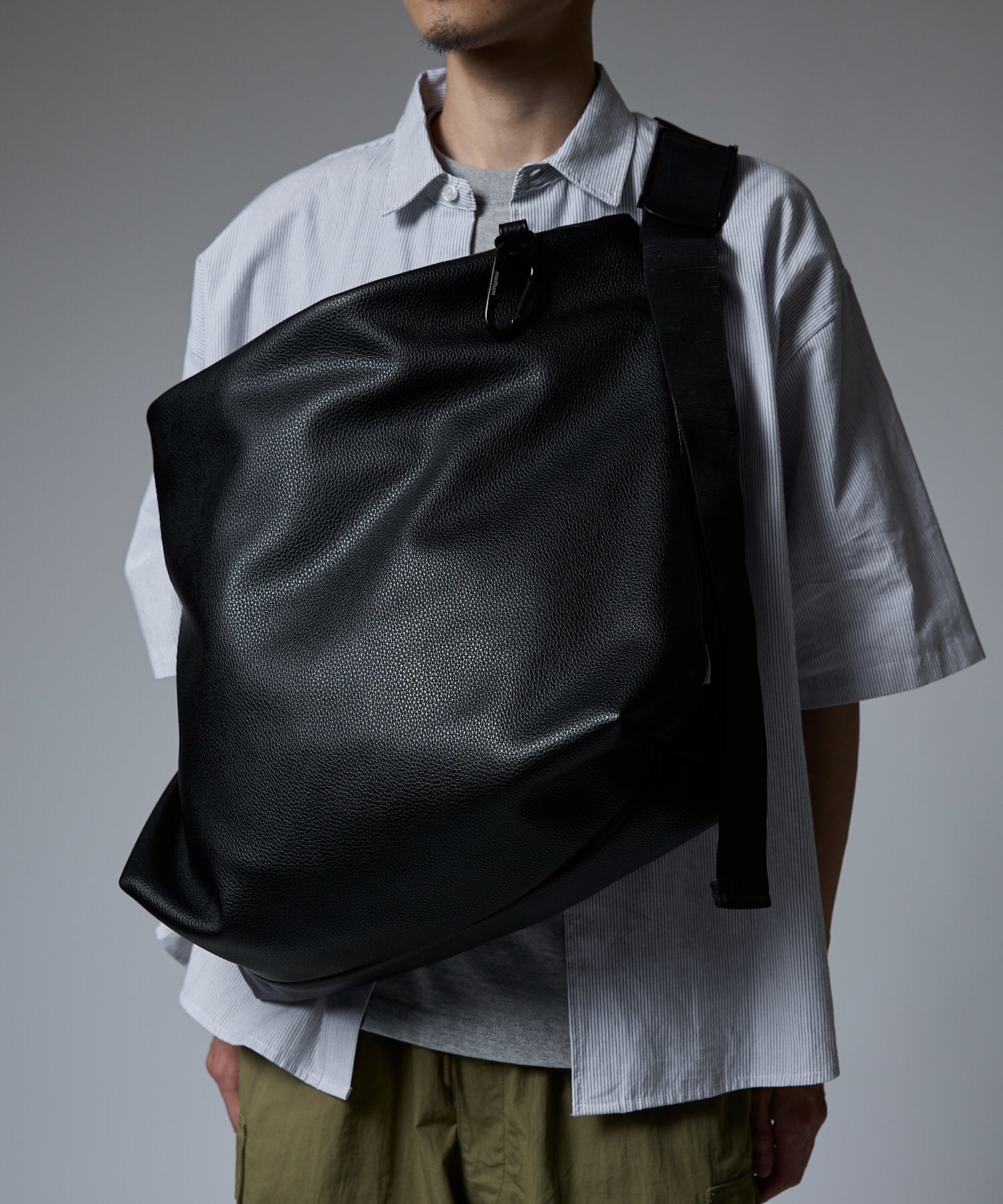 LEATHER MESSENGER BAG