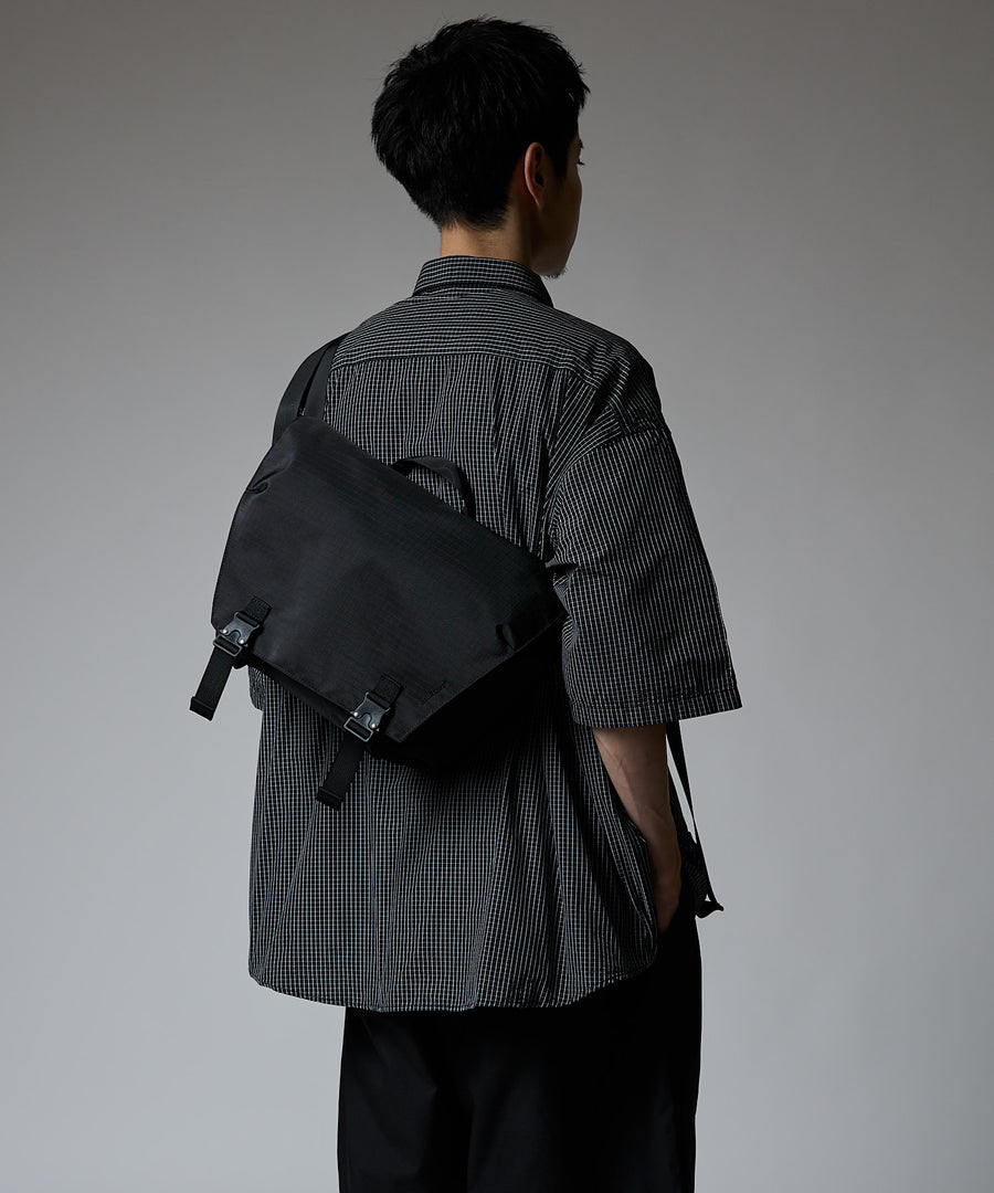 COMPACT MESSENGER BAG